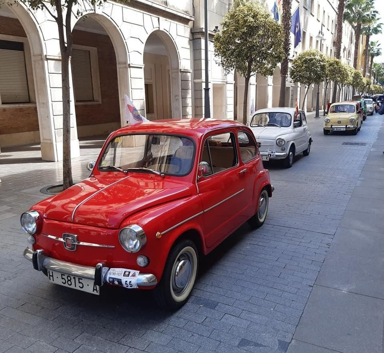 Exhibición de SEAT 600 en Huelva capital