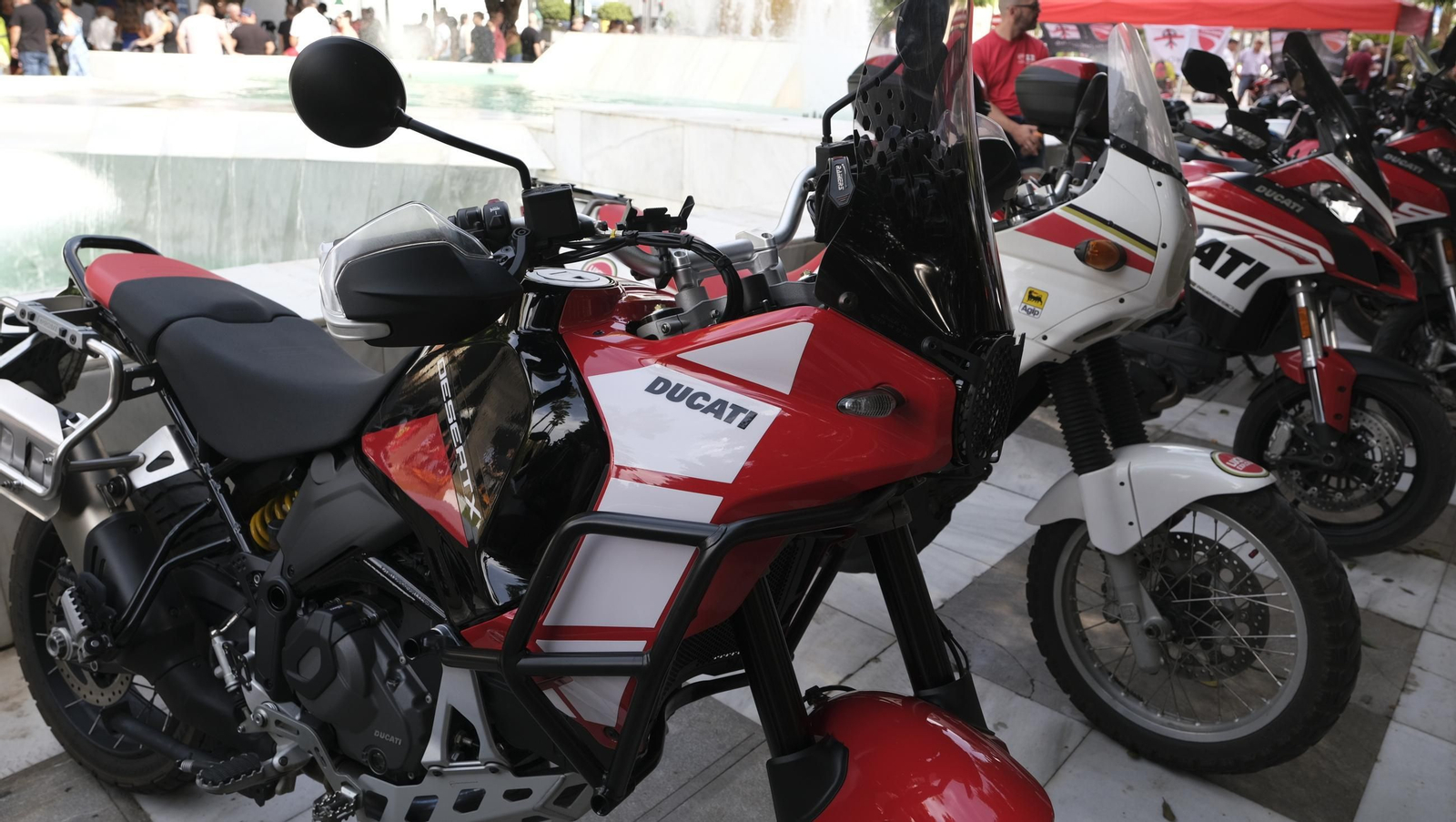 Exposición de motos antiguas y Ducatis en la Feria de Almería 2025, en imágenes