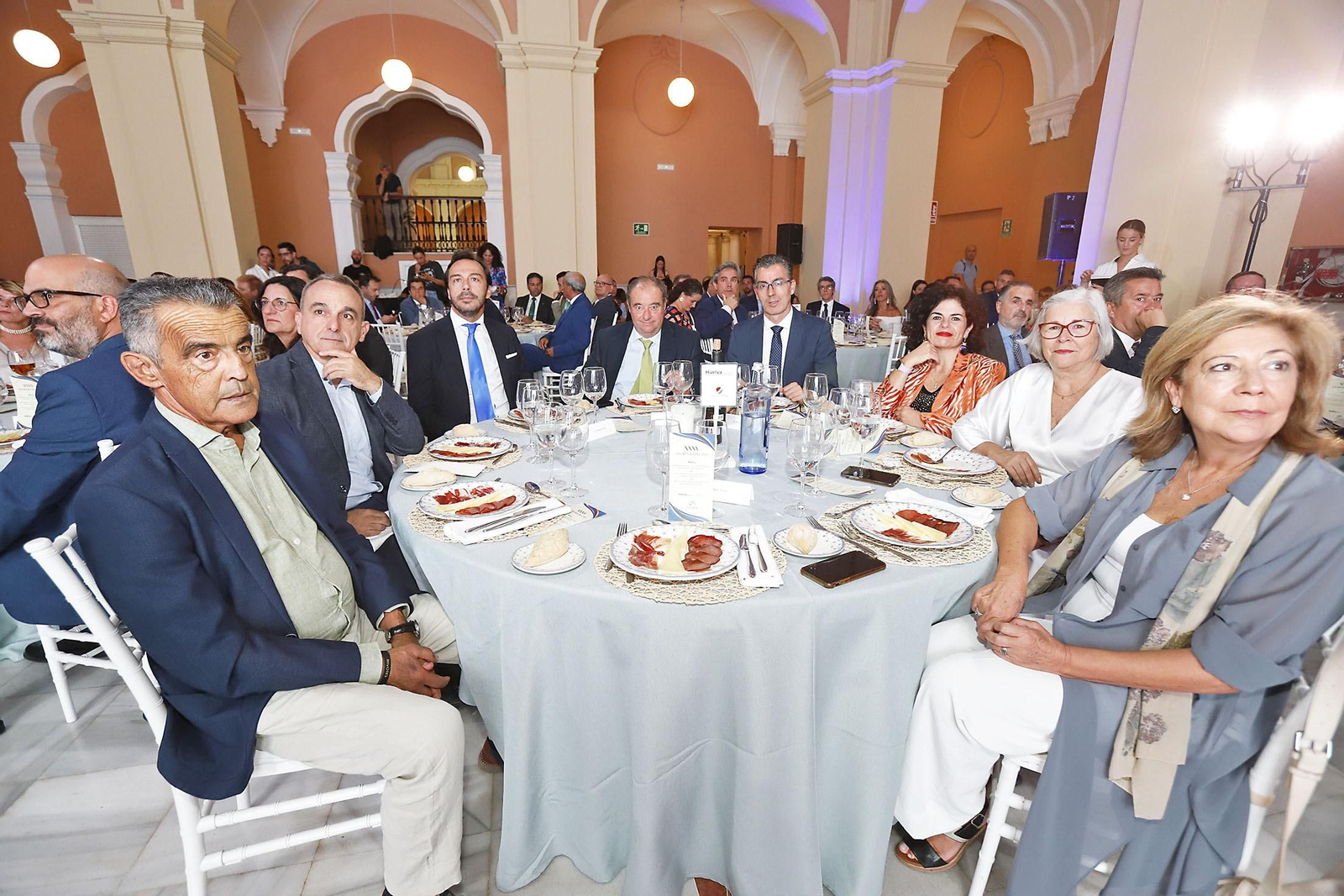 Imágenes de la recepción a los invitados a la gala de los Onubenses del Año