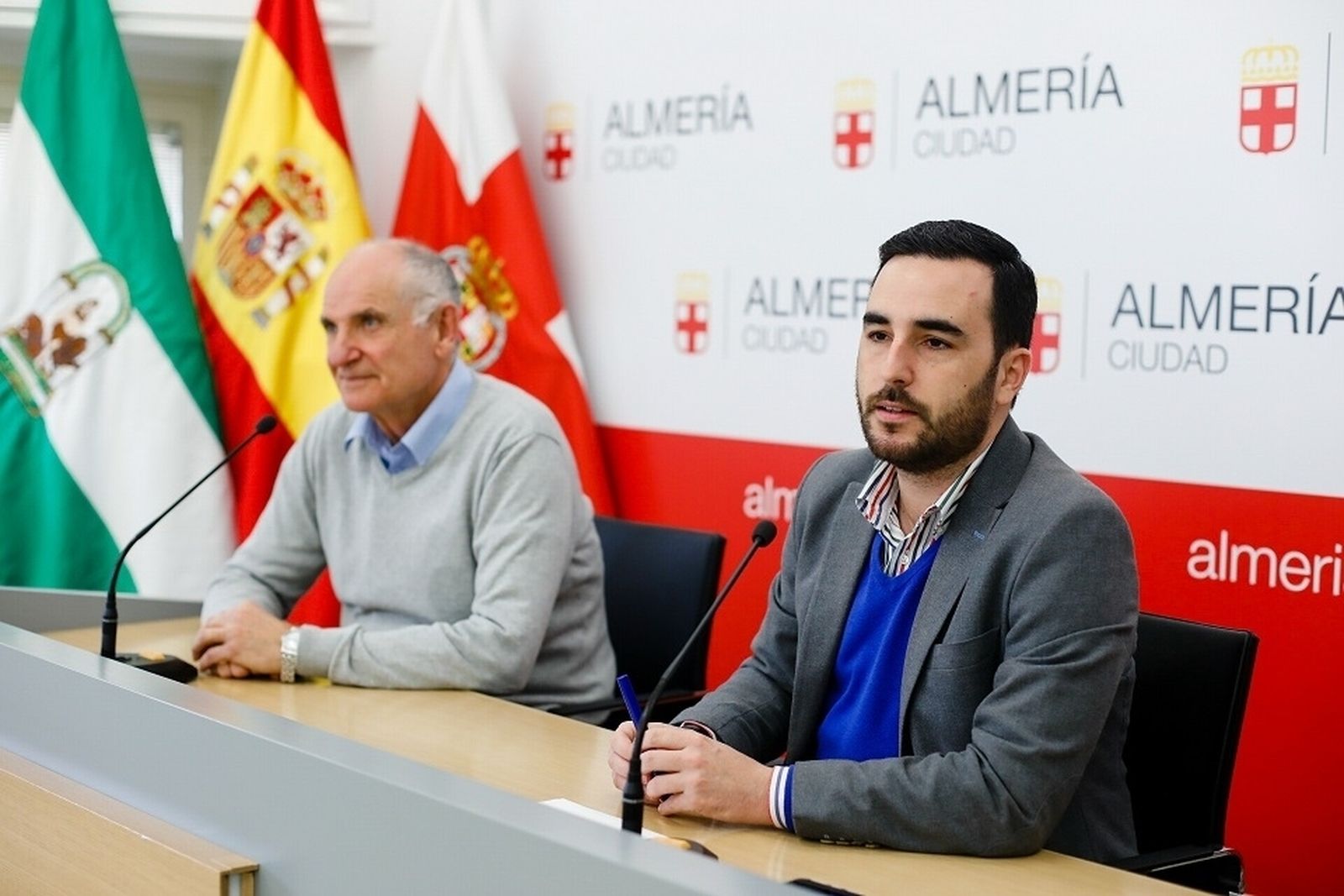 El concejal de Cultura, Carlos Sánchez con Nicolás Castillo haciendo balance del Carnaval.