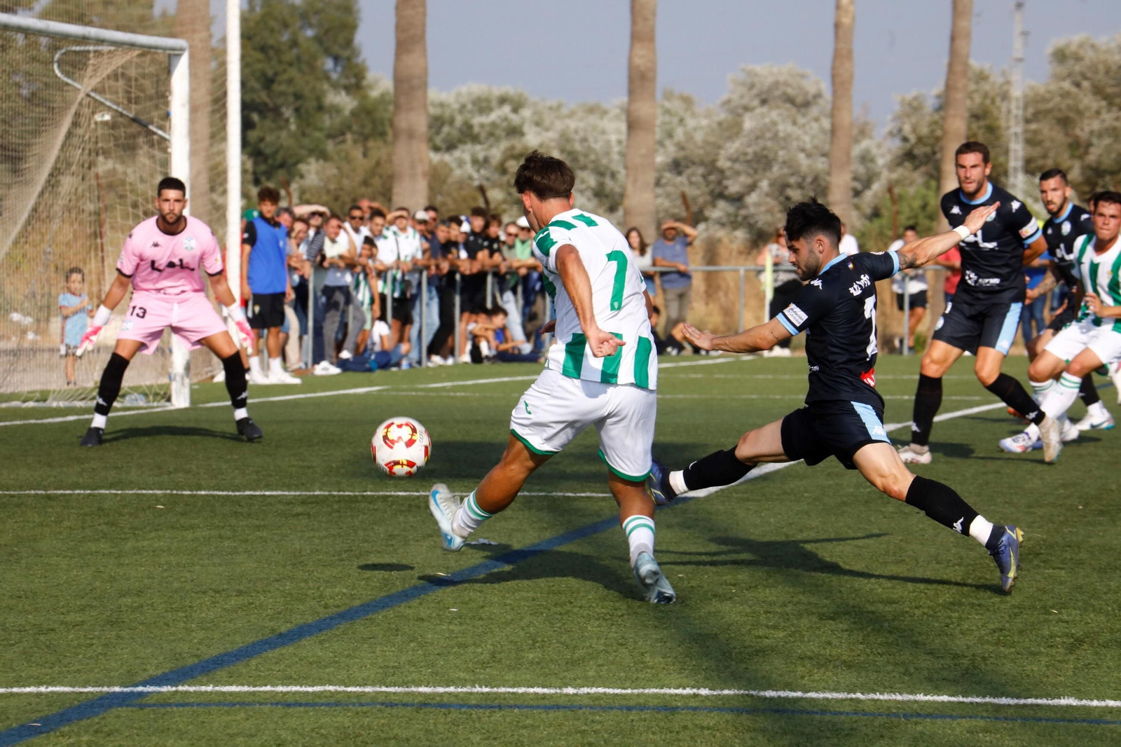 Las mejores fotos del derbi entre el Córdoba B y el Ciudad de Lucena en la Ciudad Deportiva