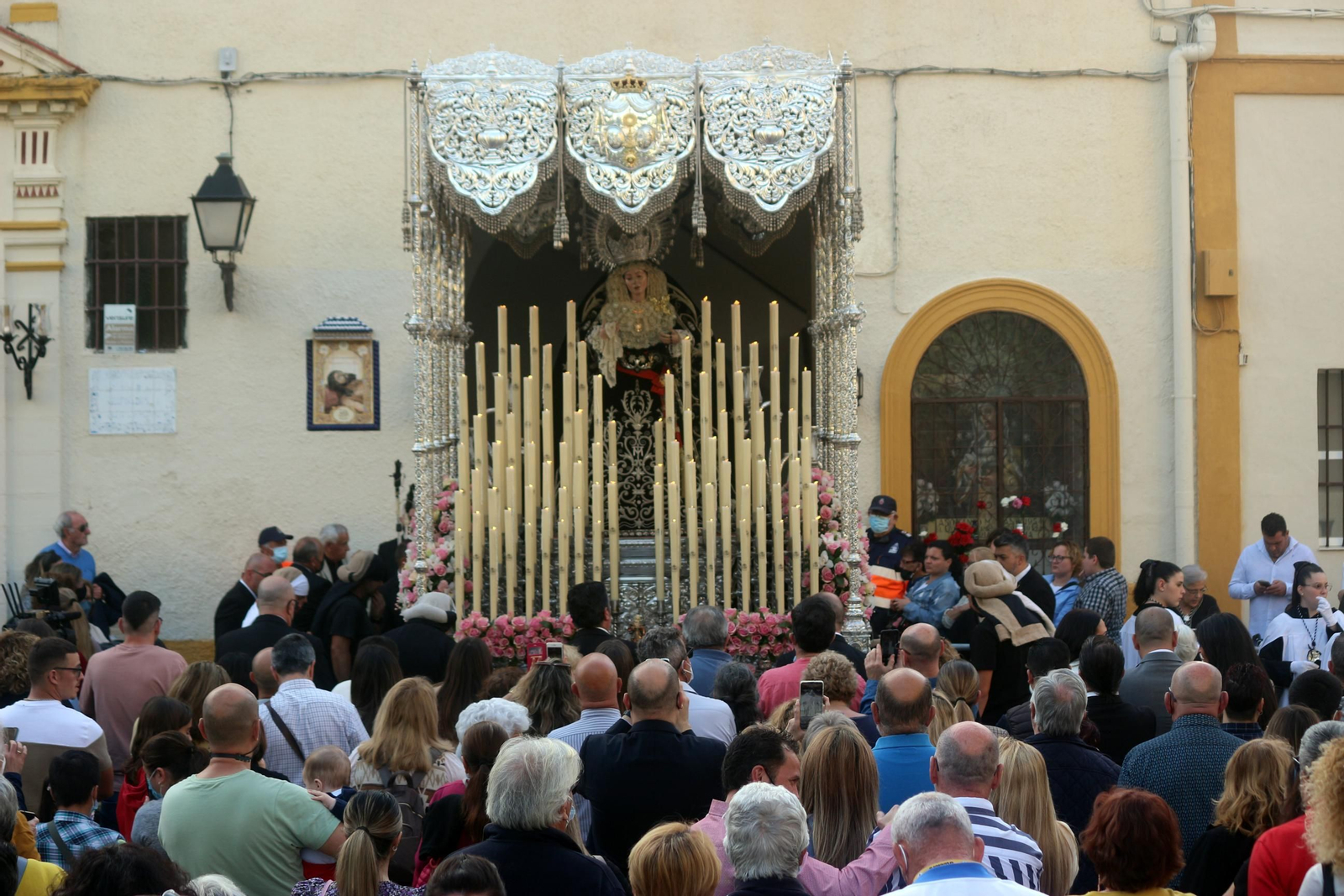 Las imágenes del Viernes Santo en Puerto Real: La Soledad