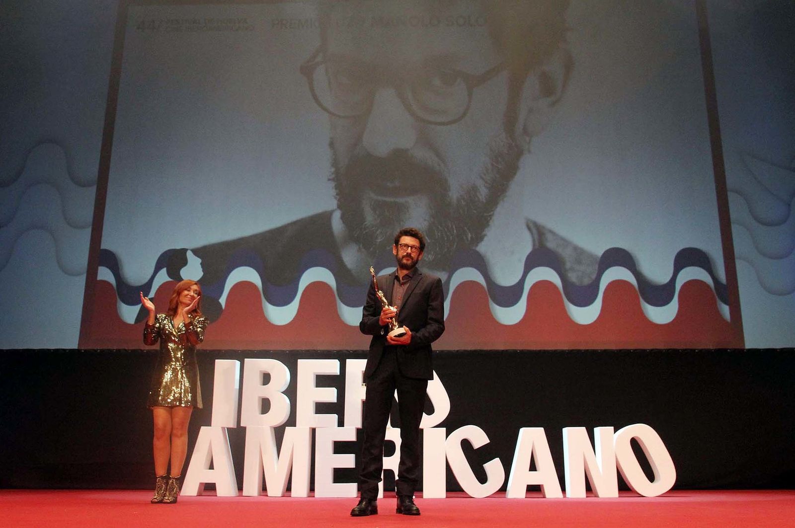 El actor Manolo Solo recibe el Premio Luz, en imágenes