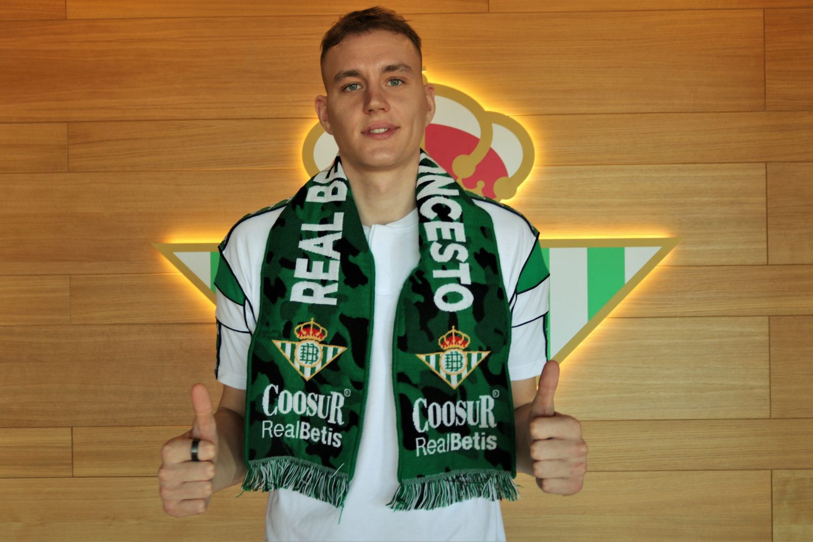 Pasecniks, en el Benito Villamarín.