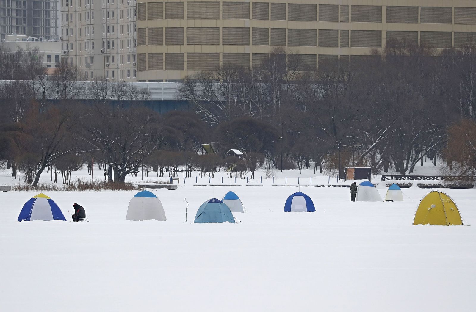 Nieve, Navidad, decoración, hielo y frío en Moscú