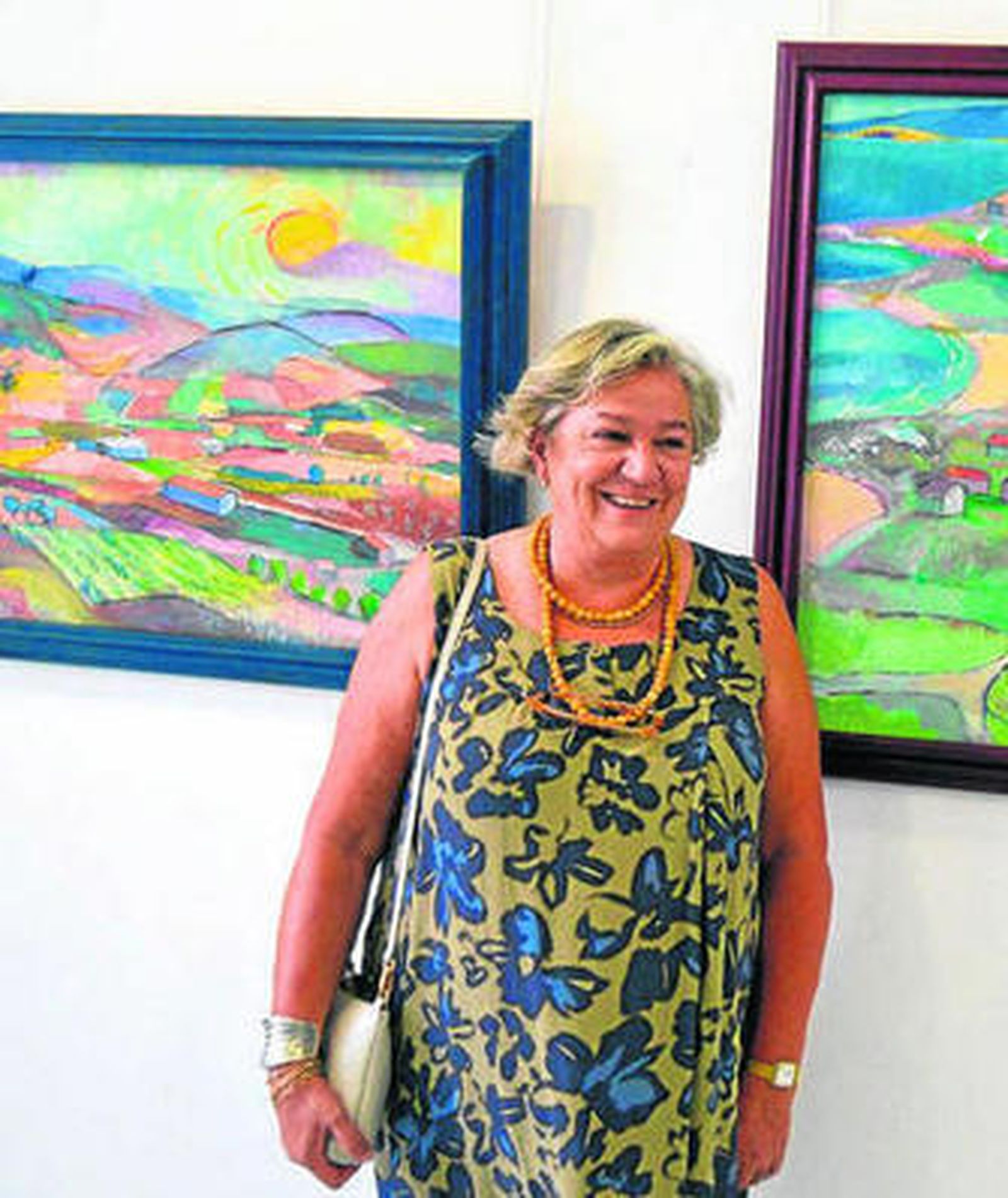 Pepa Domingo con varias de sus obras.