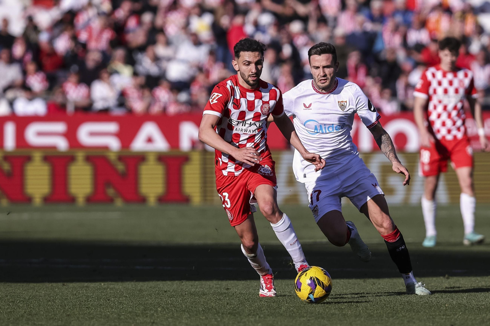 Las fotos del pobrísimo paso de Saúl Ñíguez por el Sevilla