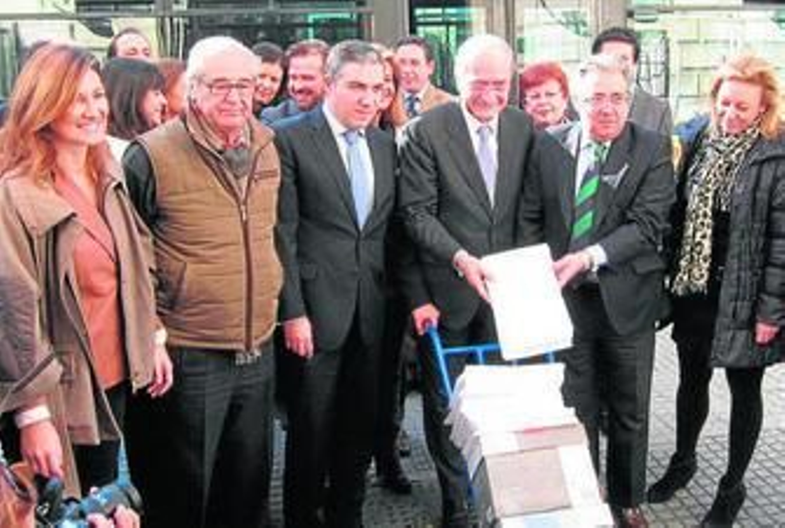 De la Torre, junto a Zoido, en una imagen de archivo.