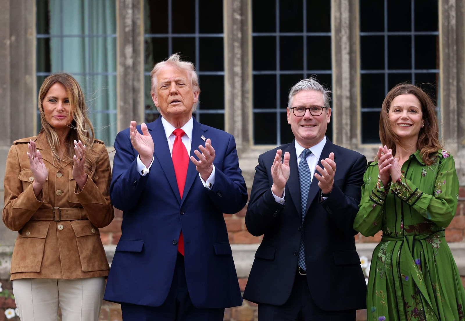 El primer ministro británico, Keith Starmer, y su esposa, junto al presidente de Estados Unidos, Donald Trump, y su mujer.