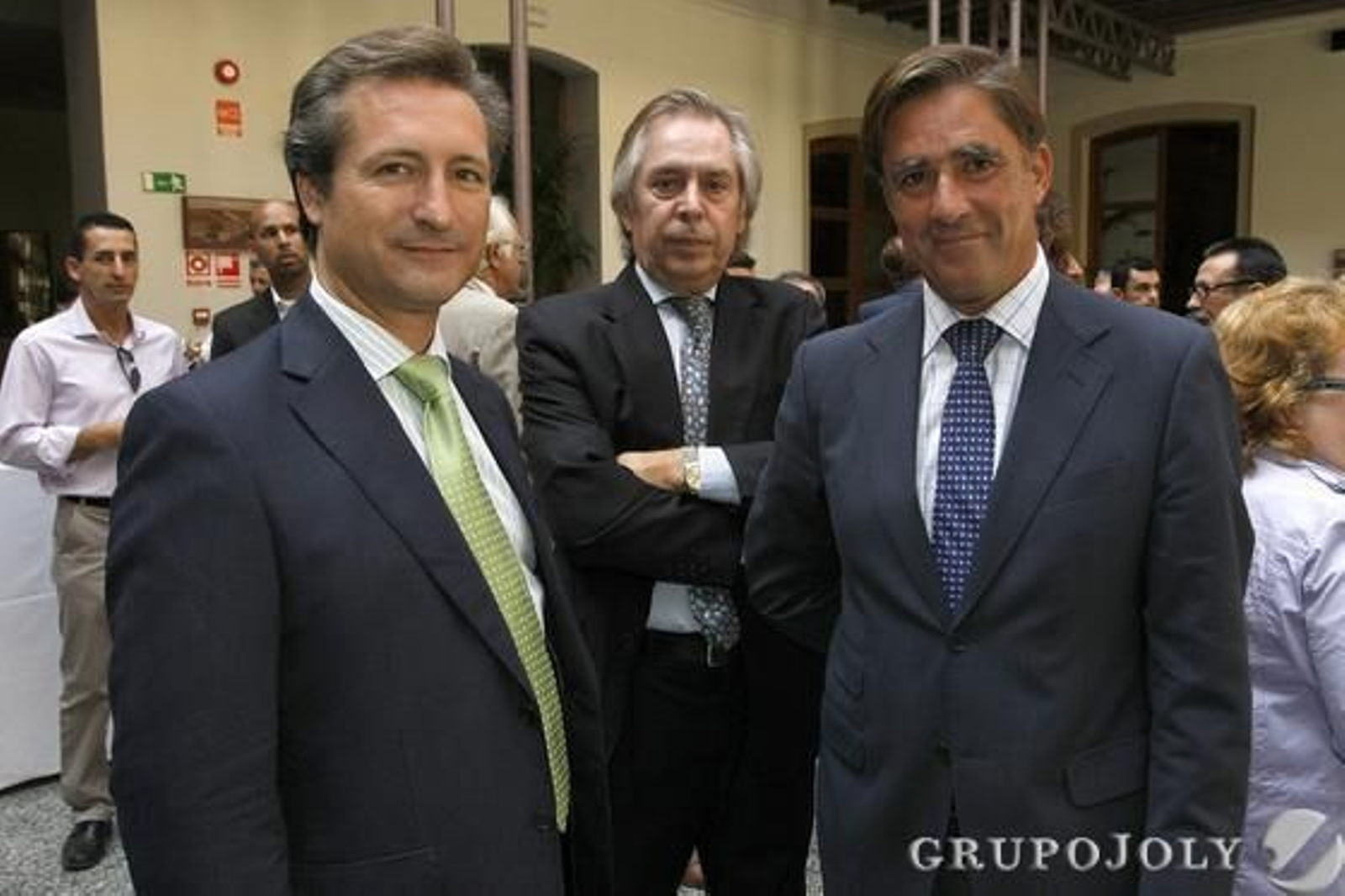 Fernando Miguélez, director de los astilleros de Navantia en la Bahía; Manuel Estrella, presidente de la Audiencia Provincial de Cádiz; y Javier Rodríguez. 

Foto: Julio Gonzalez-Joaquin Pino-Jose Braza