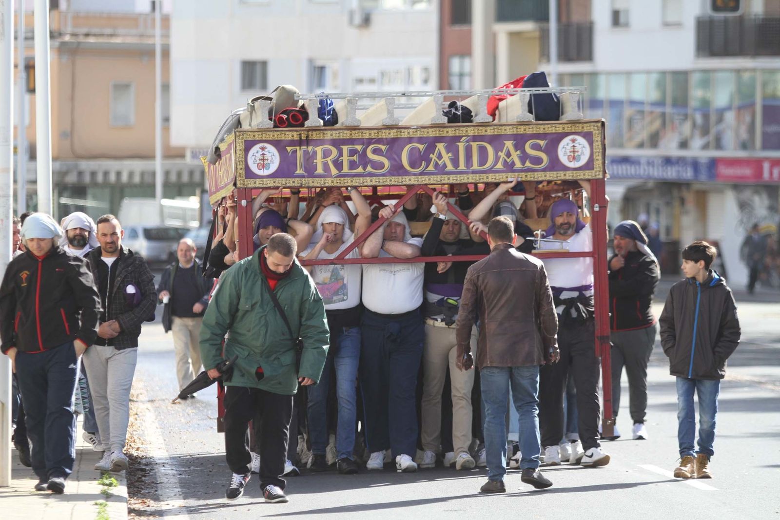 Imágenes del ensayo solidario de la Hermandad de Tres Caidas