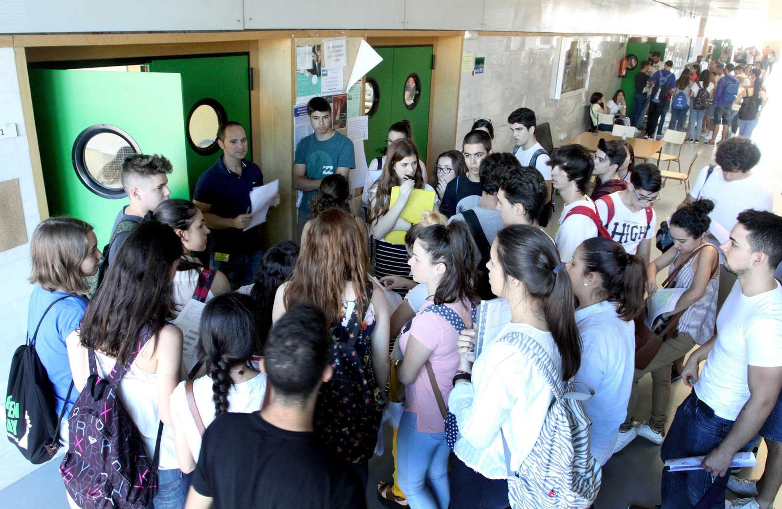 Llamada de los alumnos para acceder a los exámenes de Selectividad, en junio de 2016.