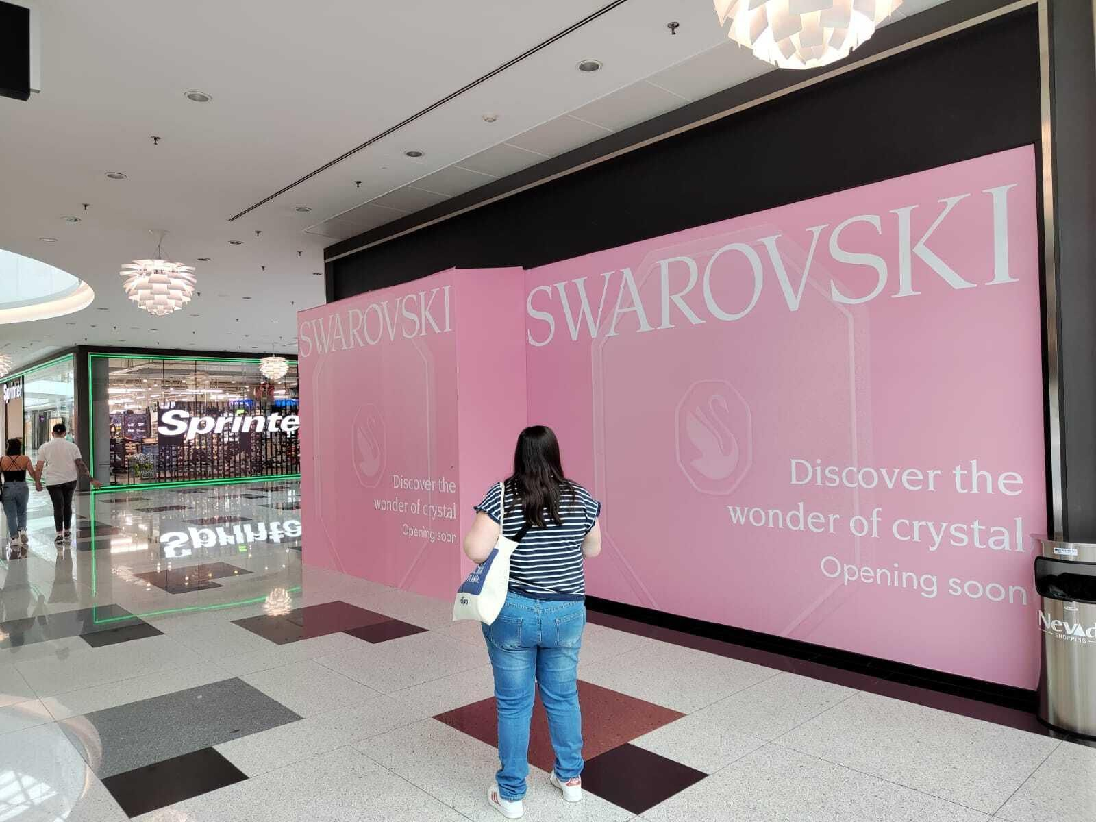 Anuncio de la nueva tienda en la planta baja del Nevada.