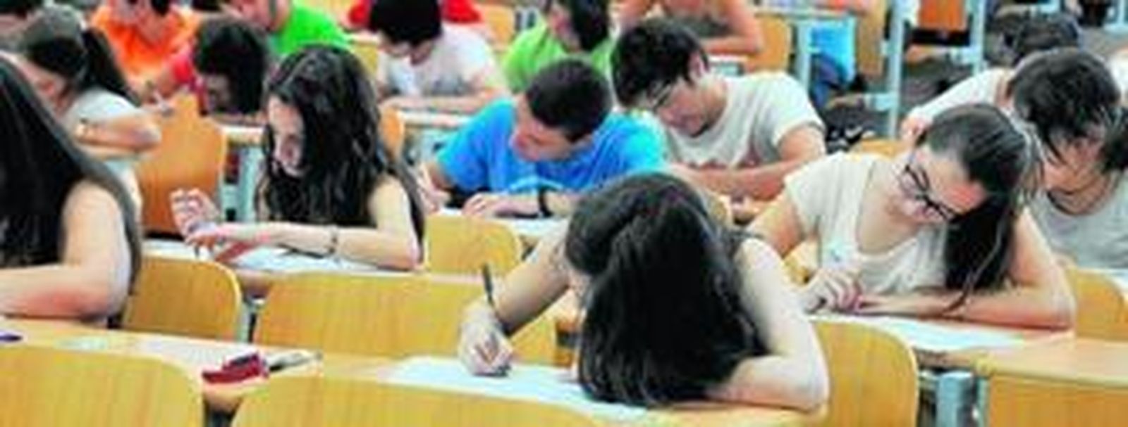 Las mujeres están más presentes en los estudios universitarios que los hombres.