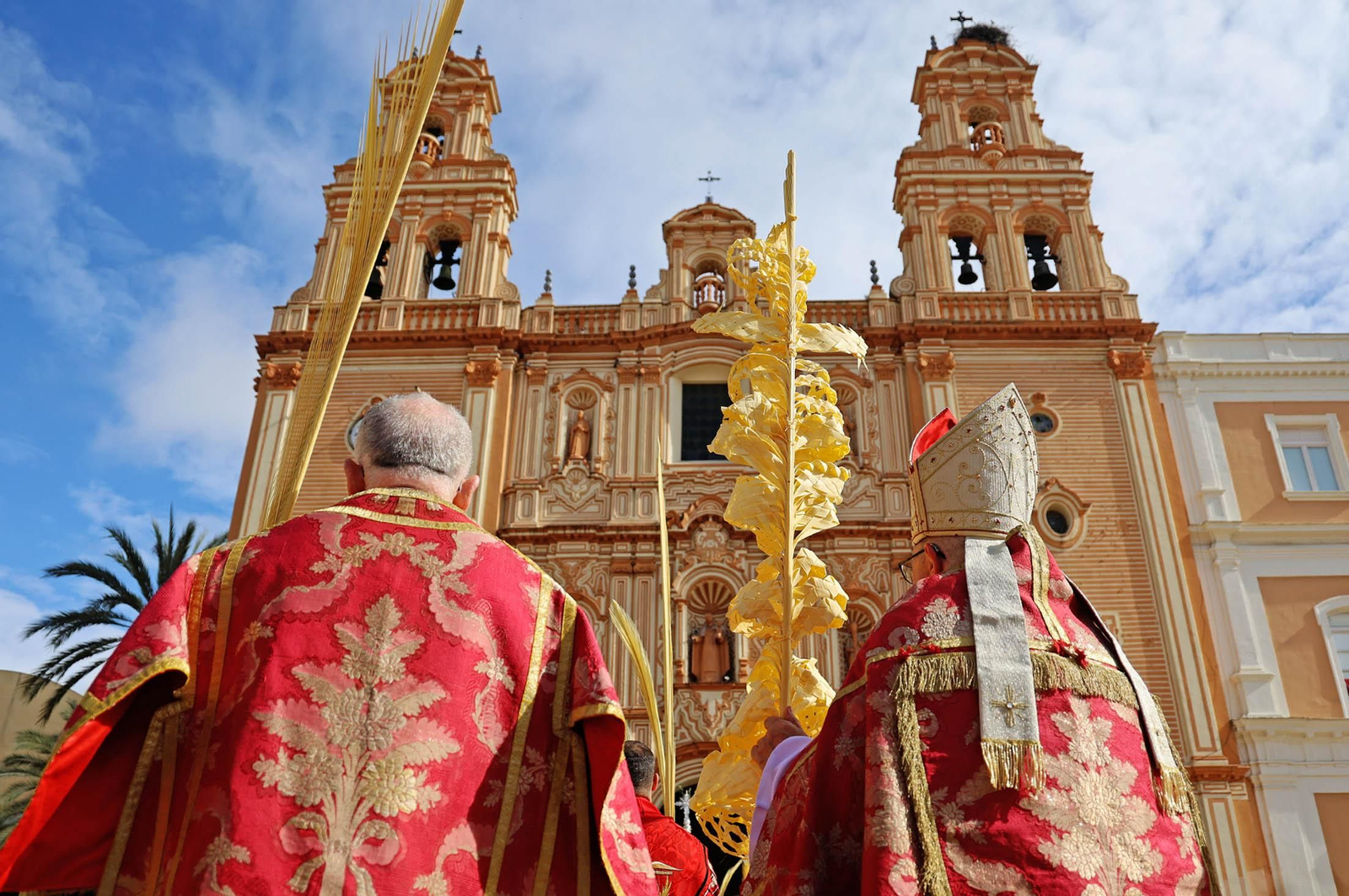 Domingo de Ramos 2025: Imágenes de la Misa presidida por el obispo de Huelva, Santiago Gómez, en la Catedral de Huelva