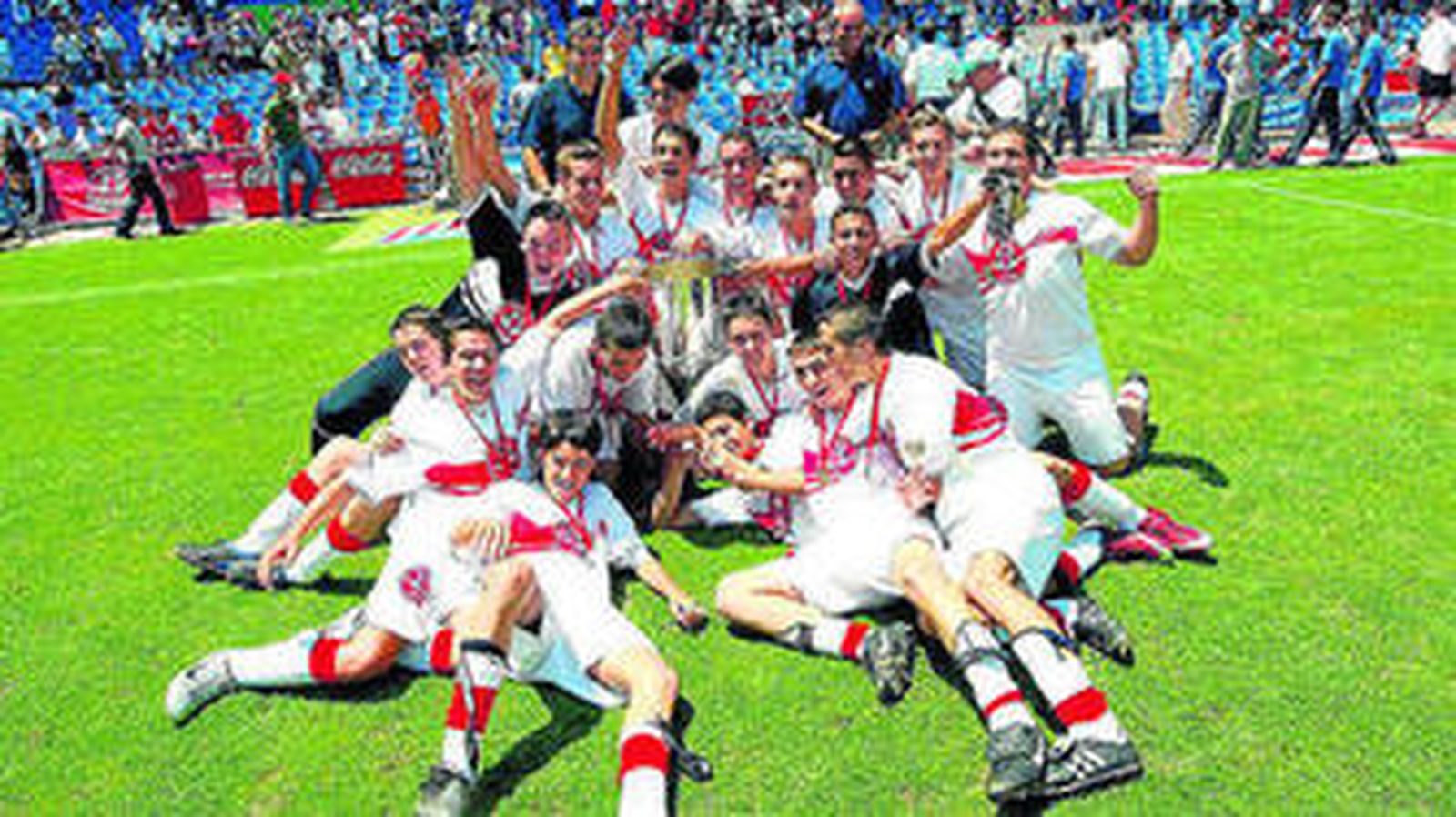 Jugadores del IES Bellavista, campeones de la Copa Coca-Cola en una de las ediciones pasadas.