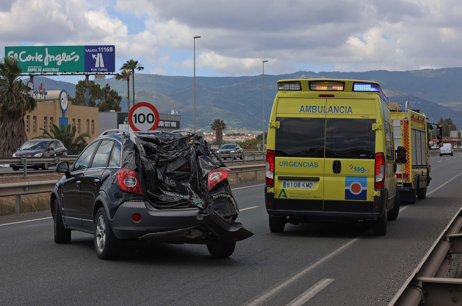Fotos del accidente de esta mañana en la A7 en Palmones