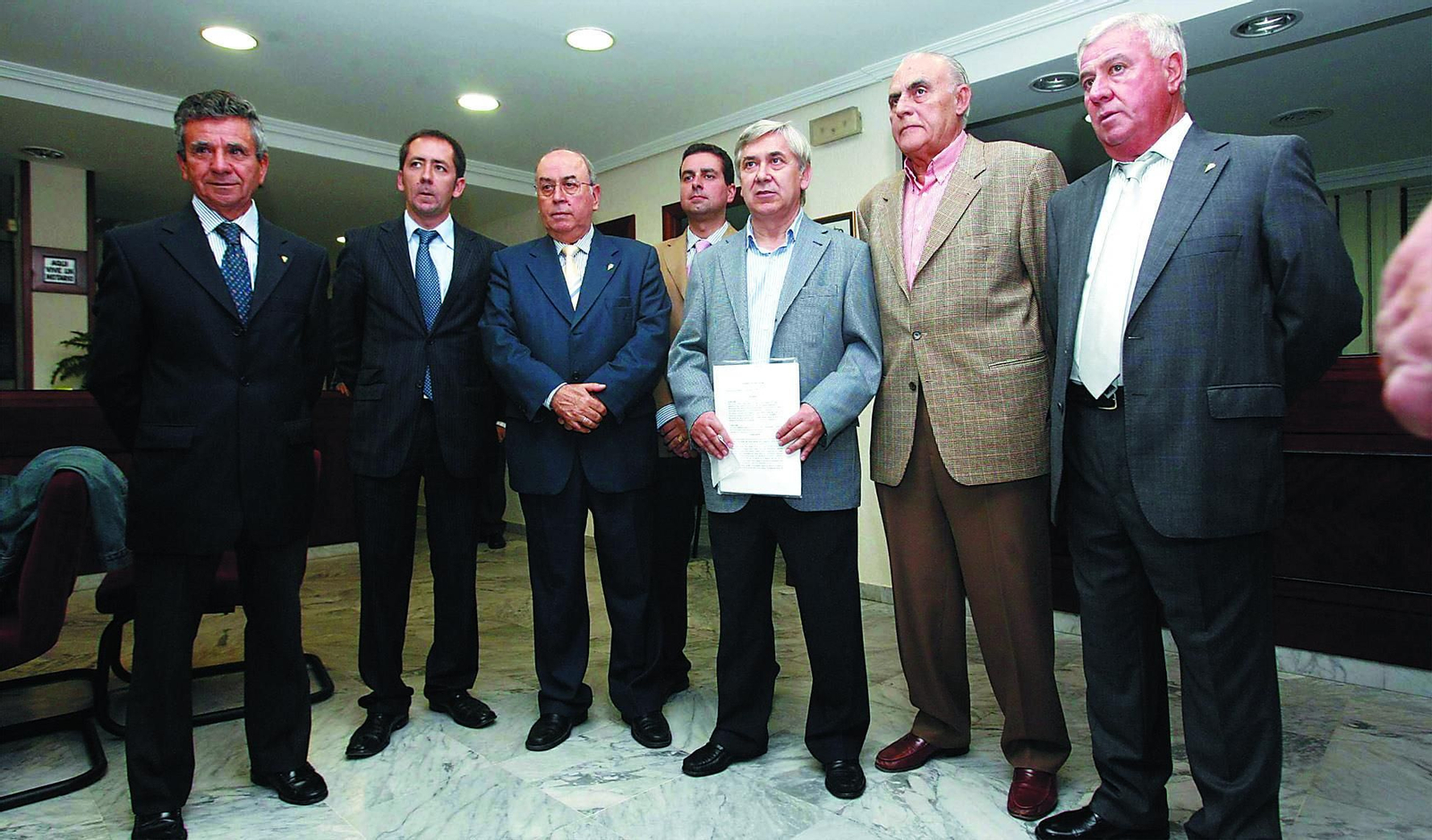 Federico González (derecha), junto a Paco Puig, en una reunión de directivos del Cádiz en octubre de 2007.