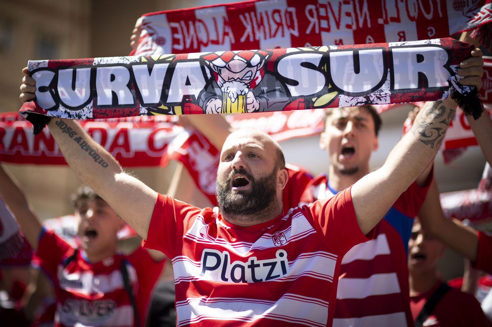 En imágenes: así ha recibido la afición del Granada a su equipo