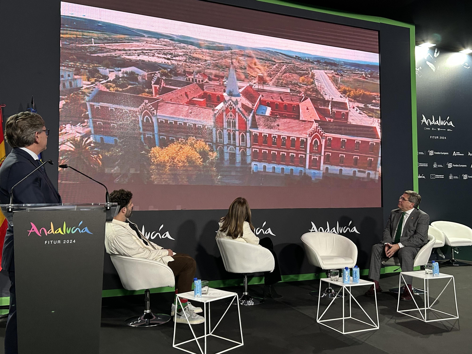 Presentación de la oferta turística de Linares, con una proyección del Hospital de Los Marqueses.