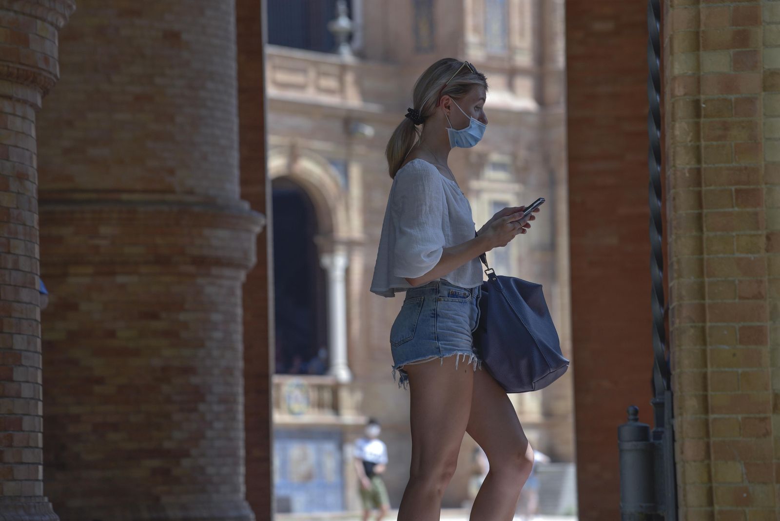 Galería gráfica: Calor y mascarillas en Sevilla