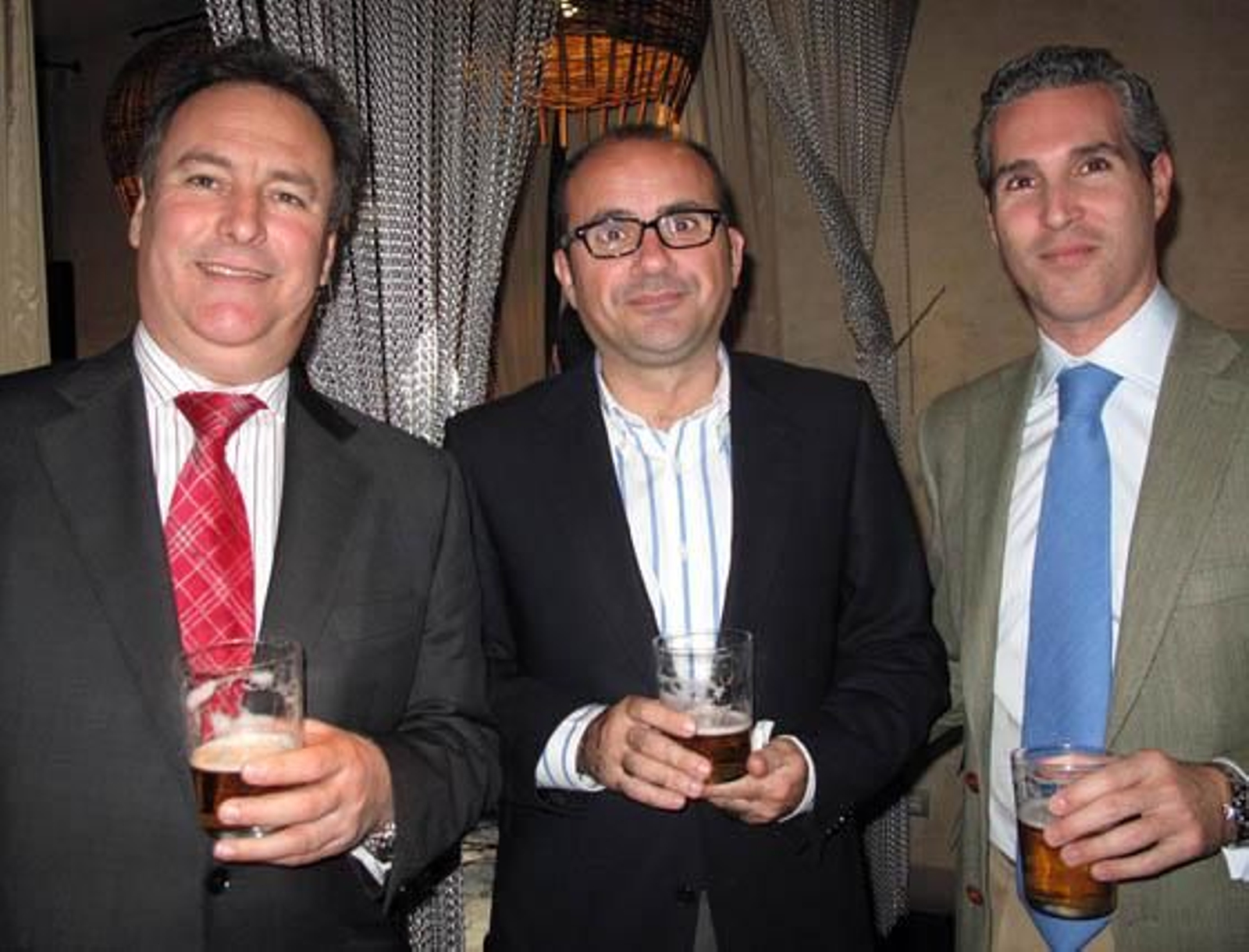 Juan Luis Mahugo (Aldima), Jesús Moreno (Estrella de Galicia) y el abogado Julio Retamero.

Foto: Victoria Ramírez