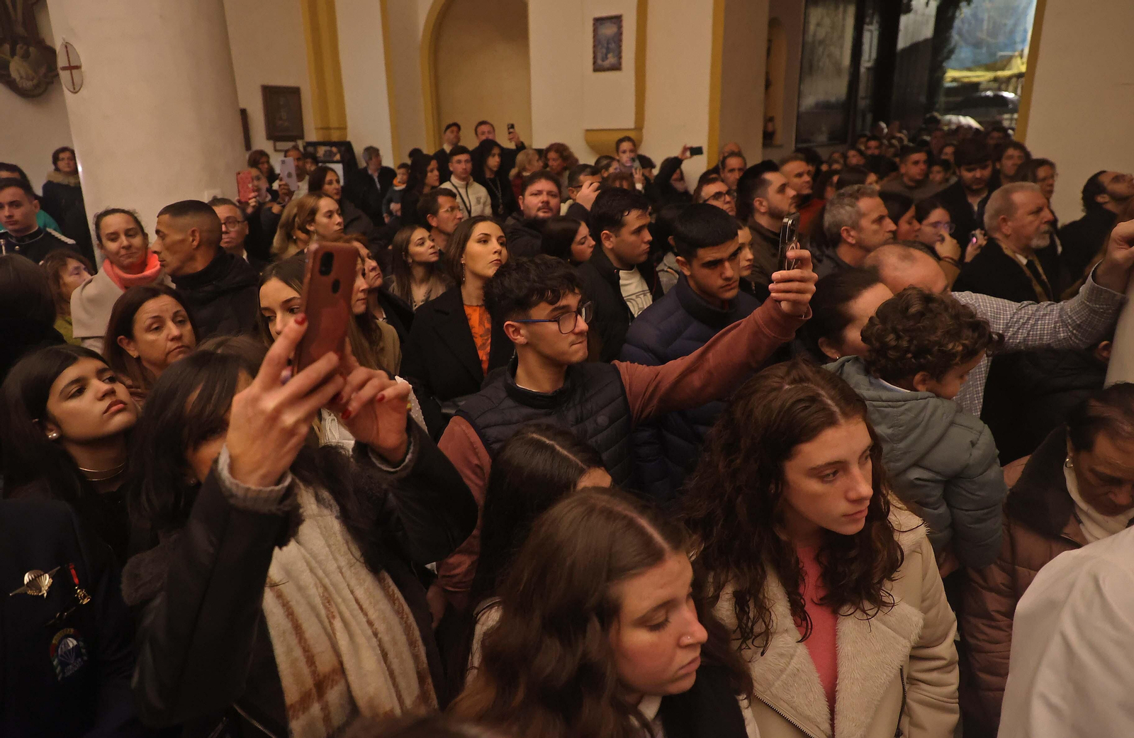 Fotos del Viernes Santo en Algeciras: Misericordia y Santo Entierro