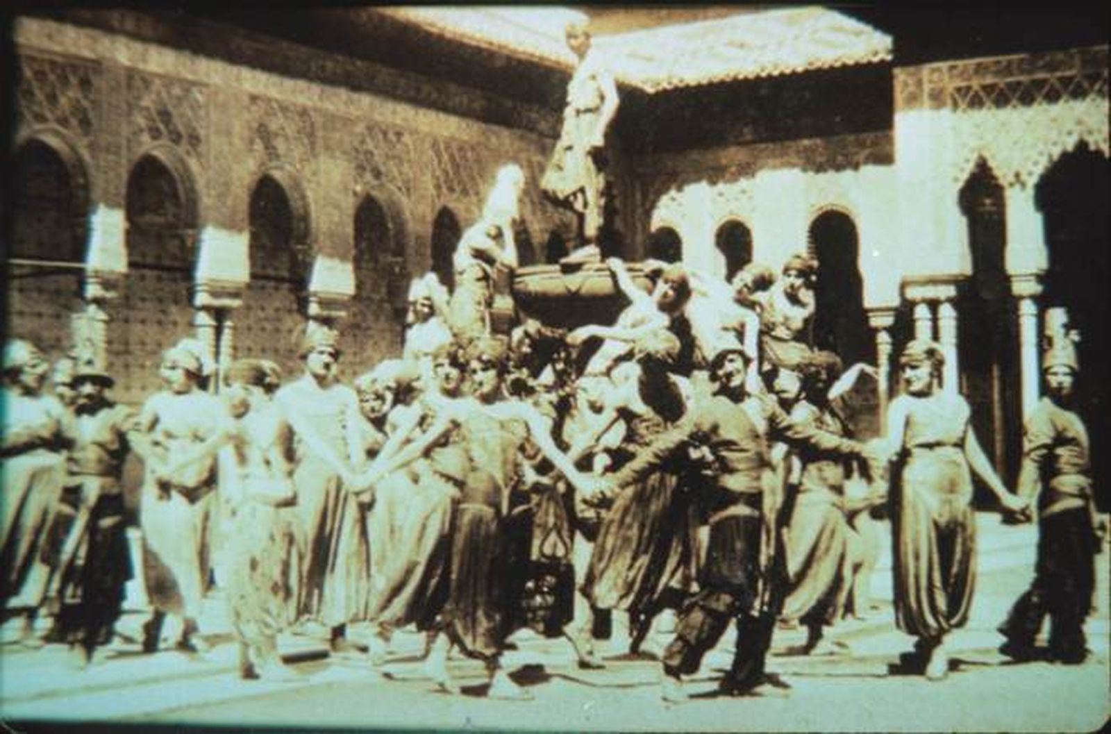 Ballet Rusos en el Patio de los Leones de la Alhambra, 1918.