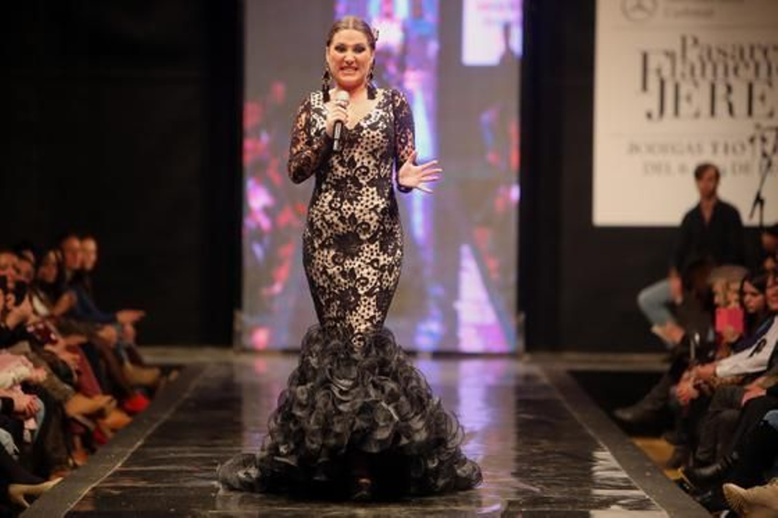 En la colección 'Va por ti', Pilar Rubio apuesta por los tonos verdes y cardenales, líneas muy limpias, mucho vuelo y pocos adornos.

Foto: Juan Carlos Corchado