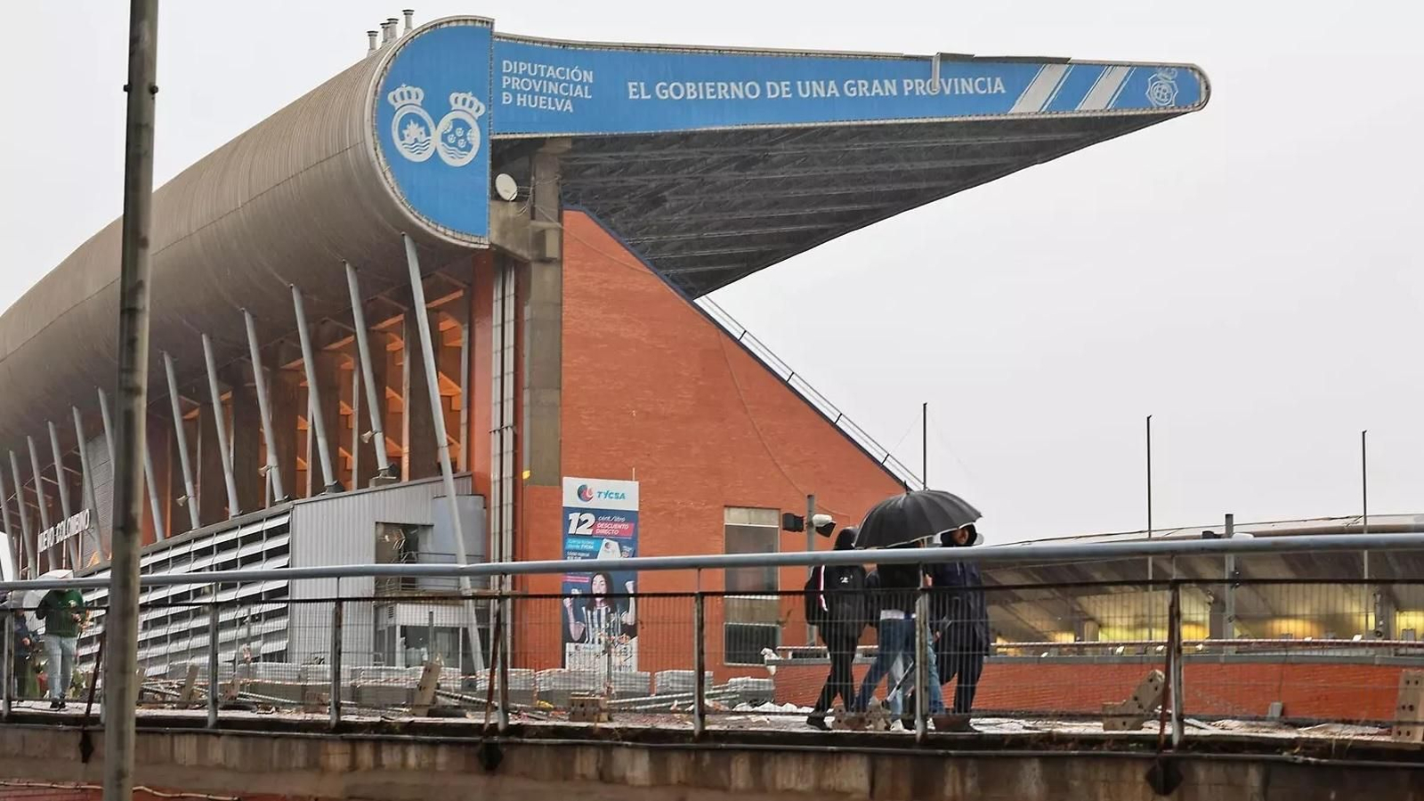 Parte de la estructura afectada de la Tribuna del Nuevo Colombino por el temporal.