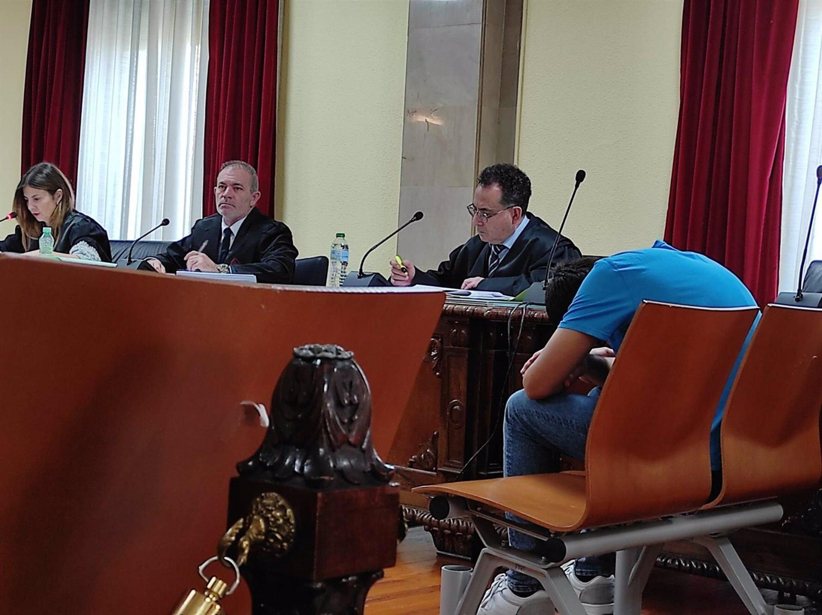 El acusado durante la tercera sesión del juicio. El acusado durante la tercera sesión del juicio.