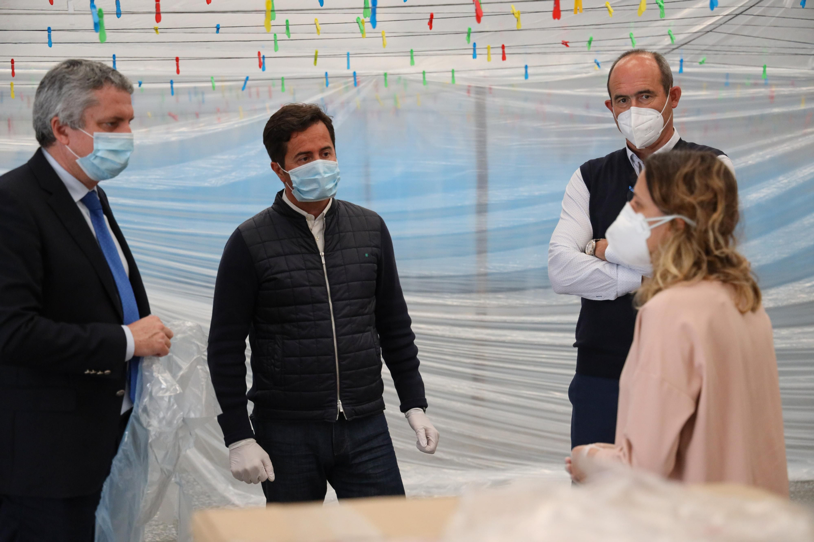 Entrega de las primeras batas en Santa María del Águila.