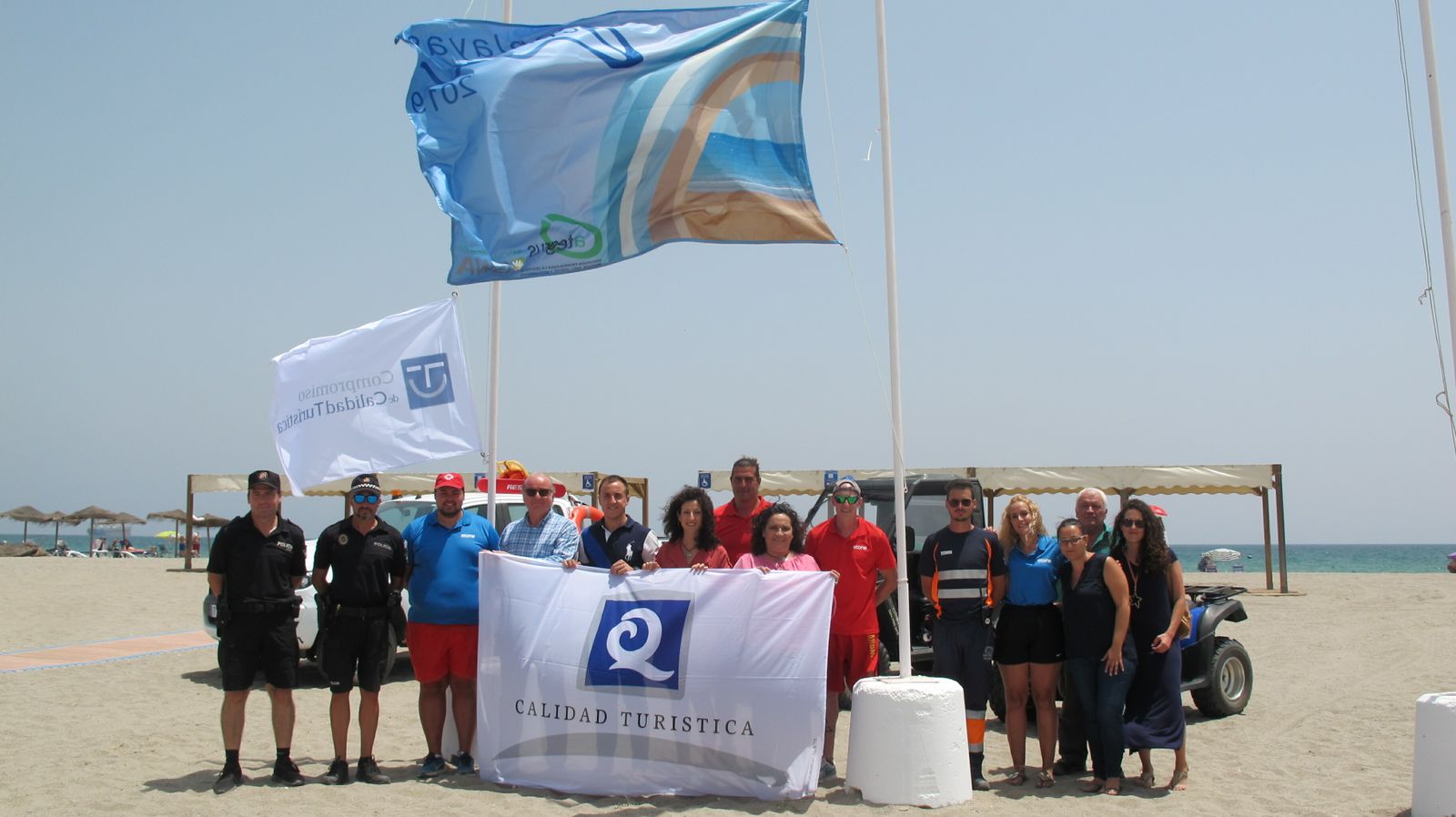 Las bandera de calidad ya ondean en las playas de Vera.