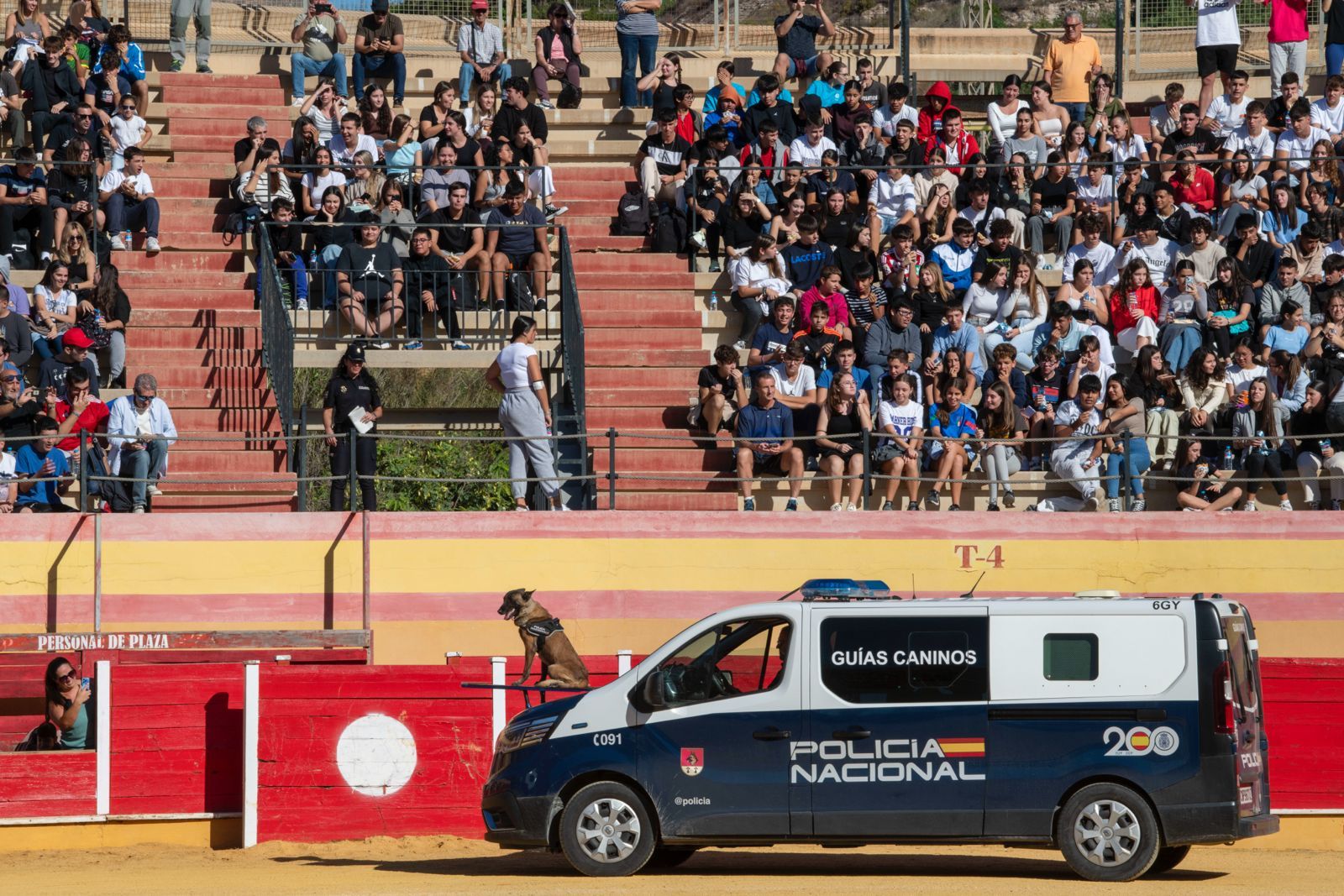 Galería | Así ha sido la jornada de puertas abiertas de la Policía Nacional en la Plaza de Toros de Motril