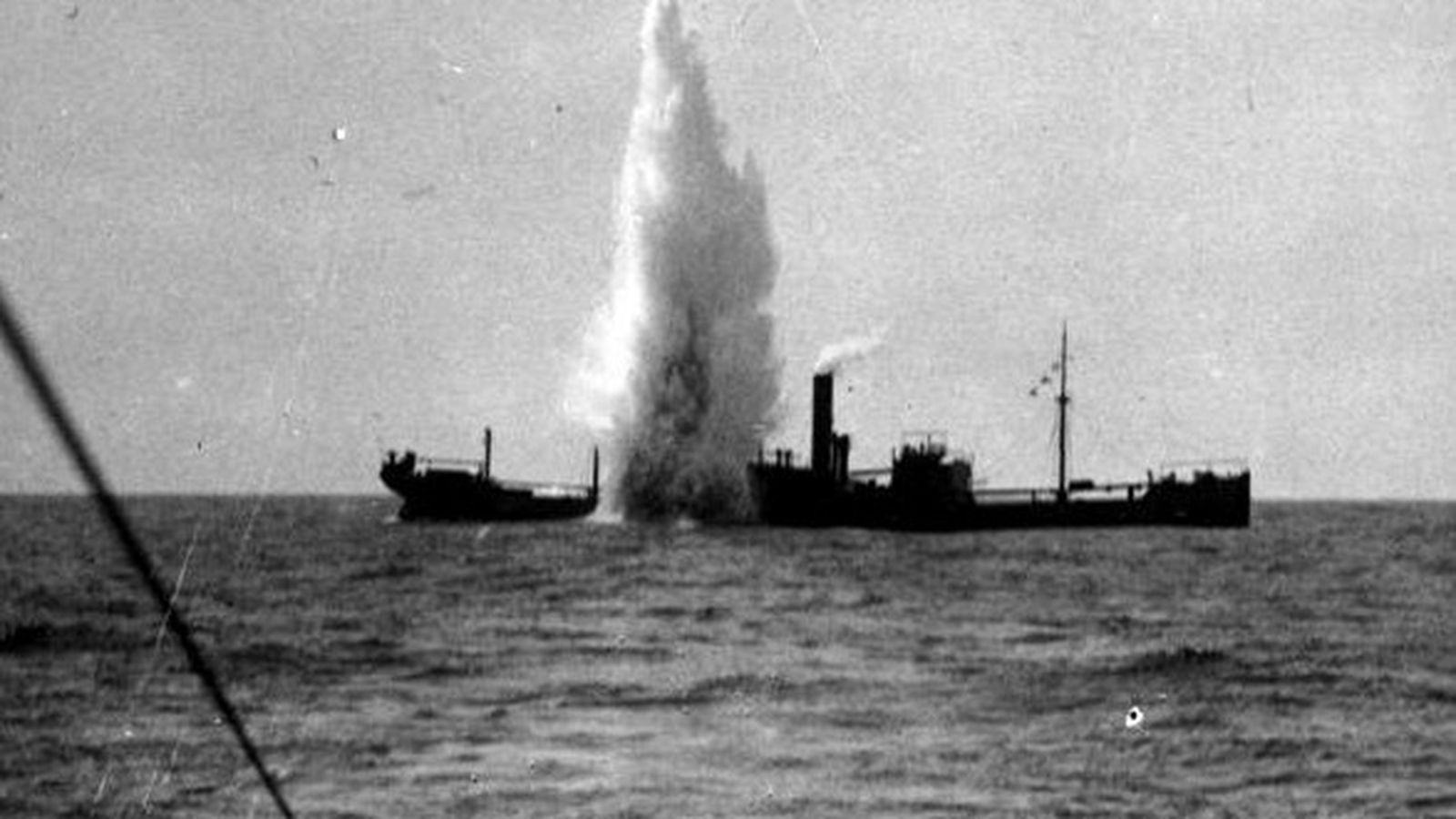 Explosión de intensidad similar a la que producía el estallido de las cabezas de combate de los 'maiale' descritas con precisión por los participantes en B.G. 4.