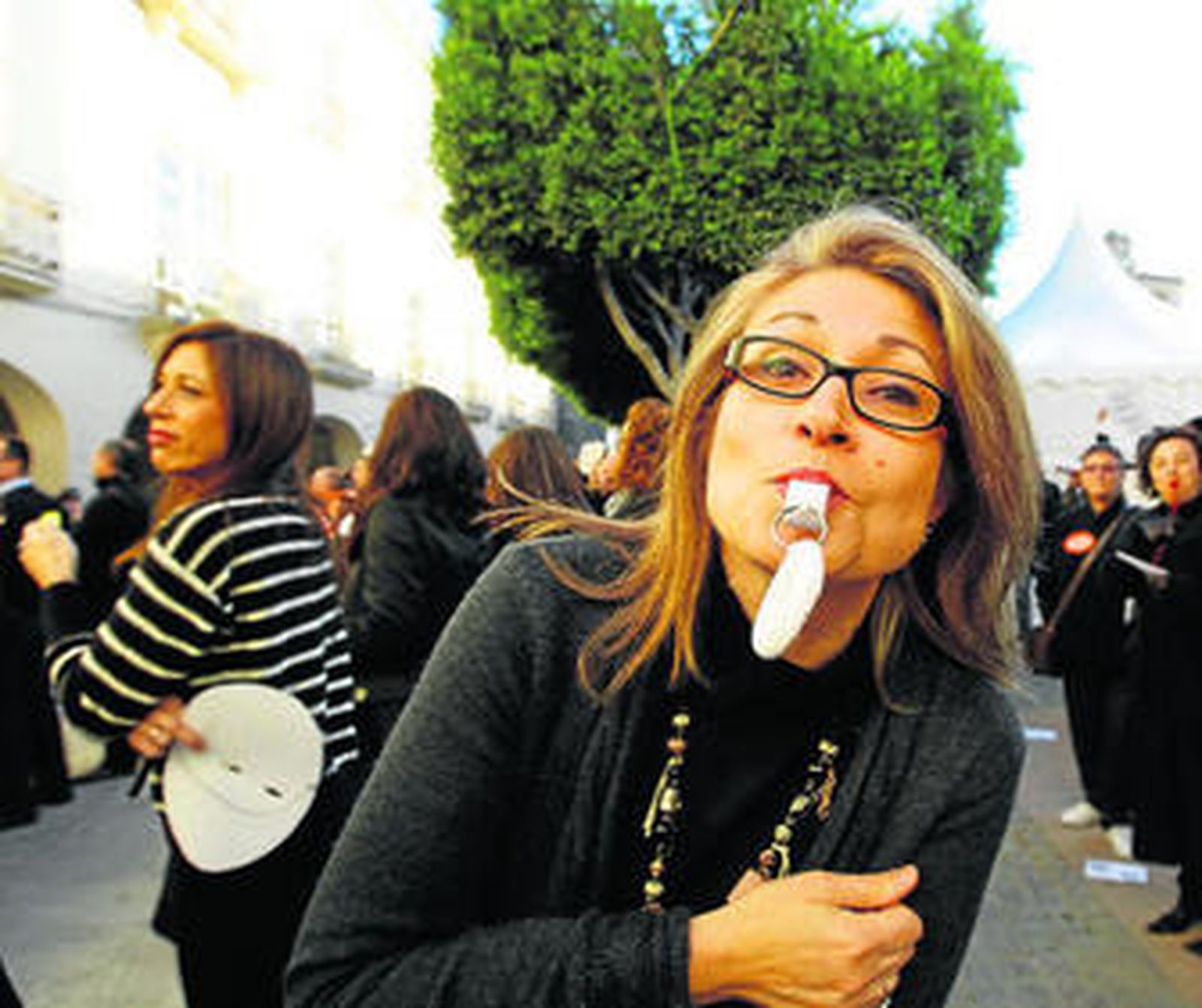Una funcionaria en la pitada de protesta contra el plan de ajuste propuesto por el PP el pasado mes.
