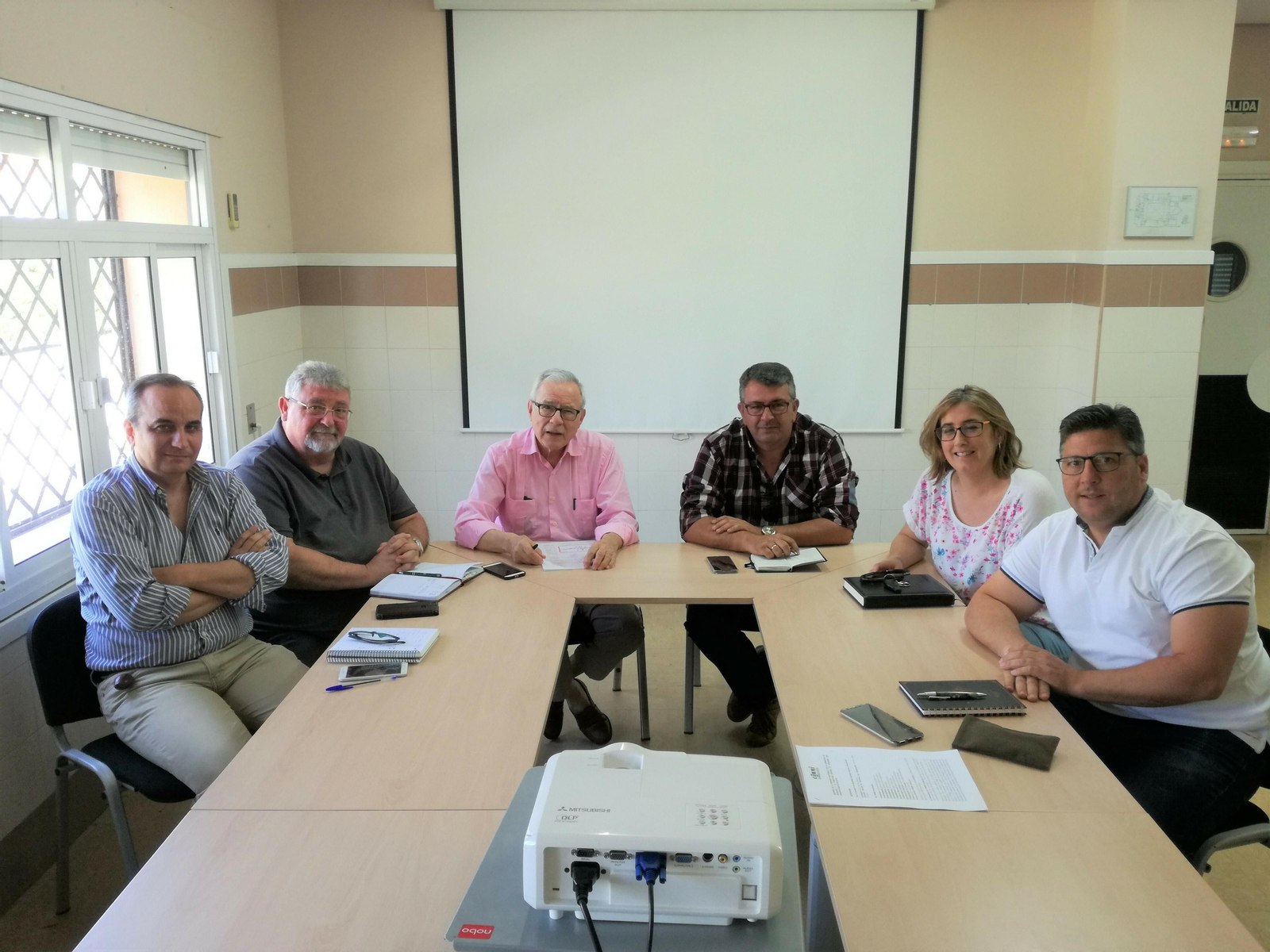 Imagen de los representantes de las asociaciones reunidos. Imagen de los representantes de las asociaciones reunidos.
