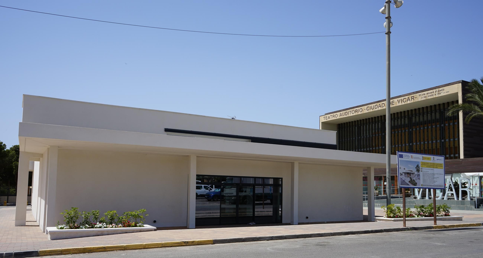 Así avanzan las obras en el remodelado mercado de abastos de Puebla de Vícar