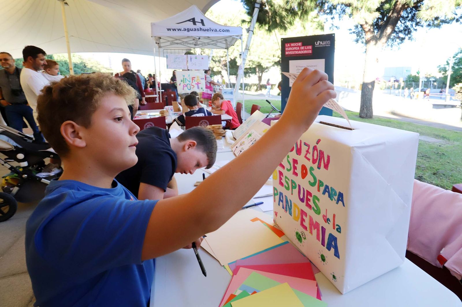 Imágenes de los talleres y actividades de La Noche Europea de los Investigadores