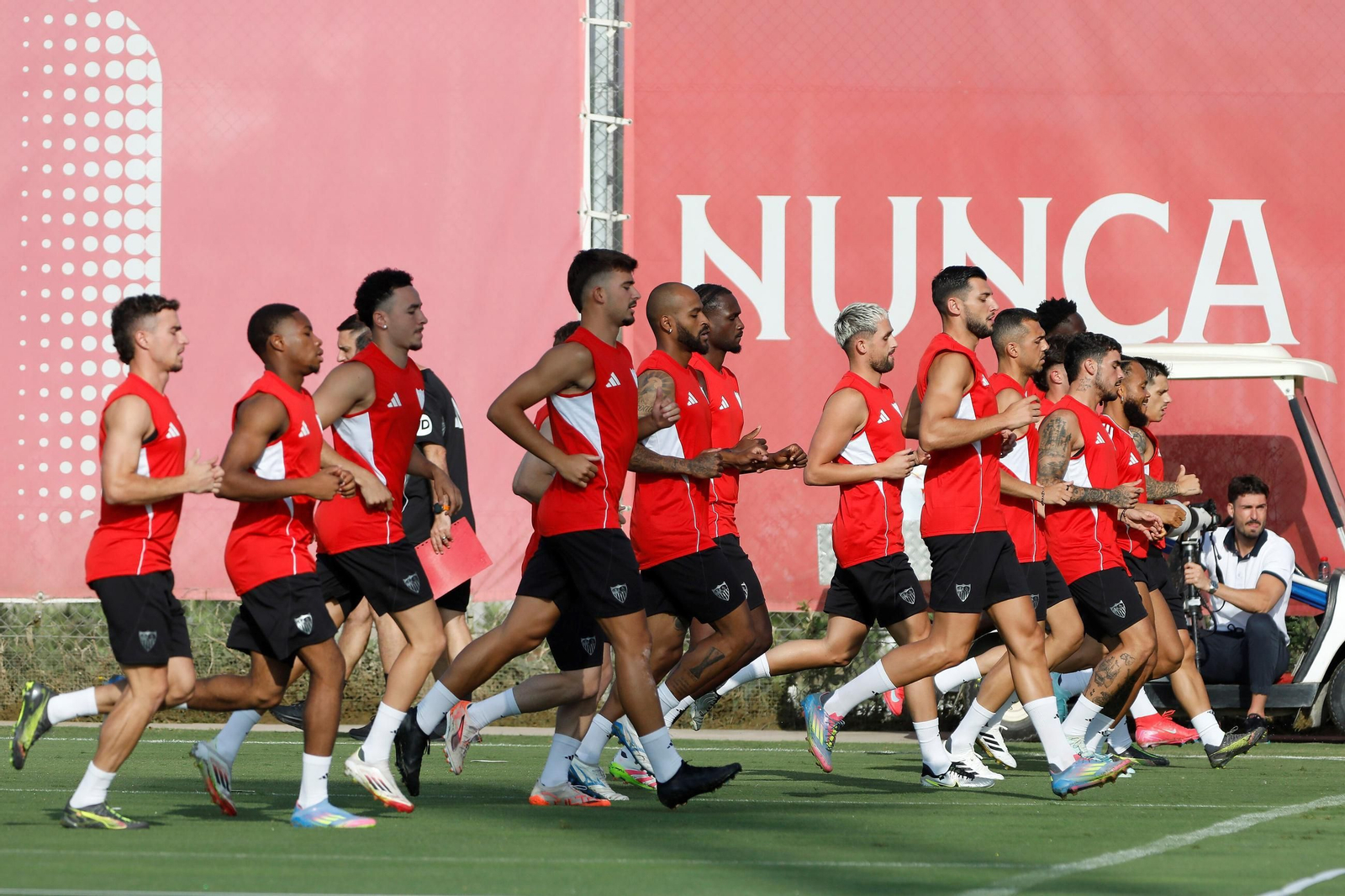 Las fotos del primer entrenamiento del Sevilla FC de la temporada 2025/2026