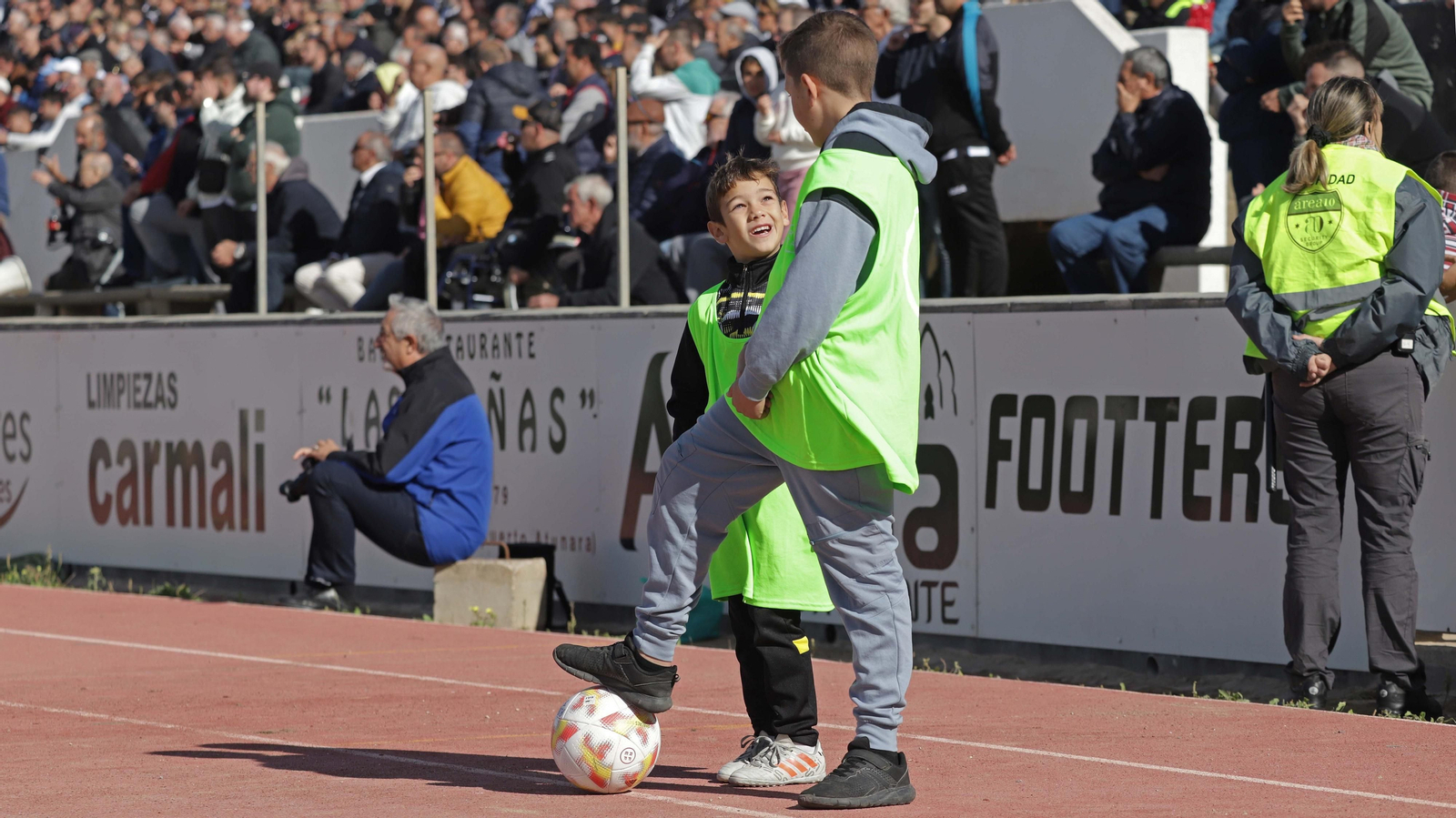 Fotos de la afición en el estadio municipal
