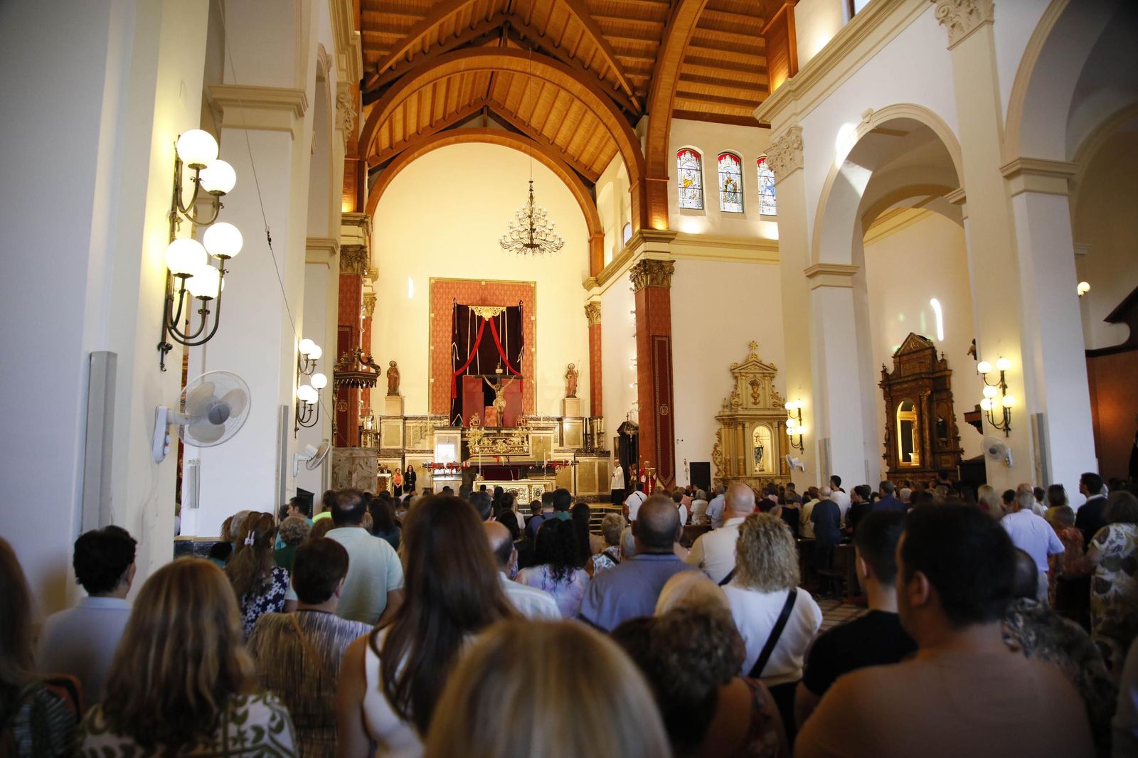 Las imágenes de la misa vespertina y procesión del Cristo de la Luz de Dalías