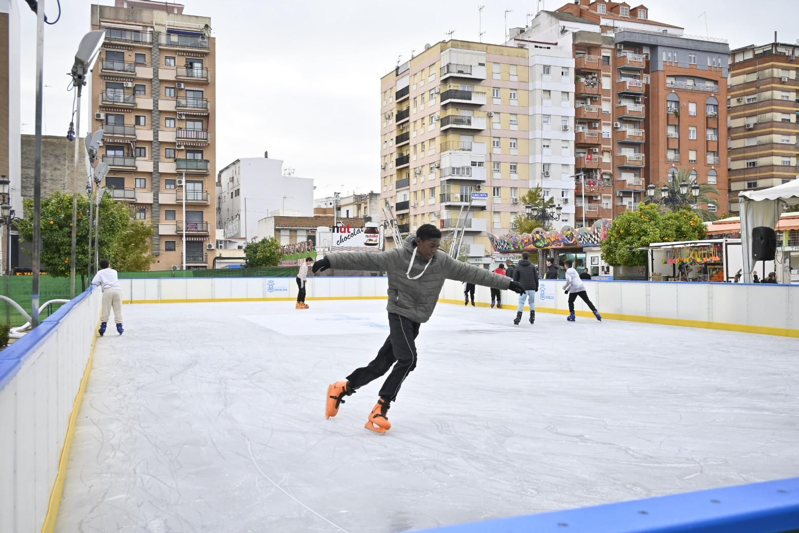 Imágenes de la inauguración de la pista de hielo de Isla Chica