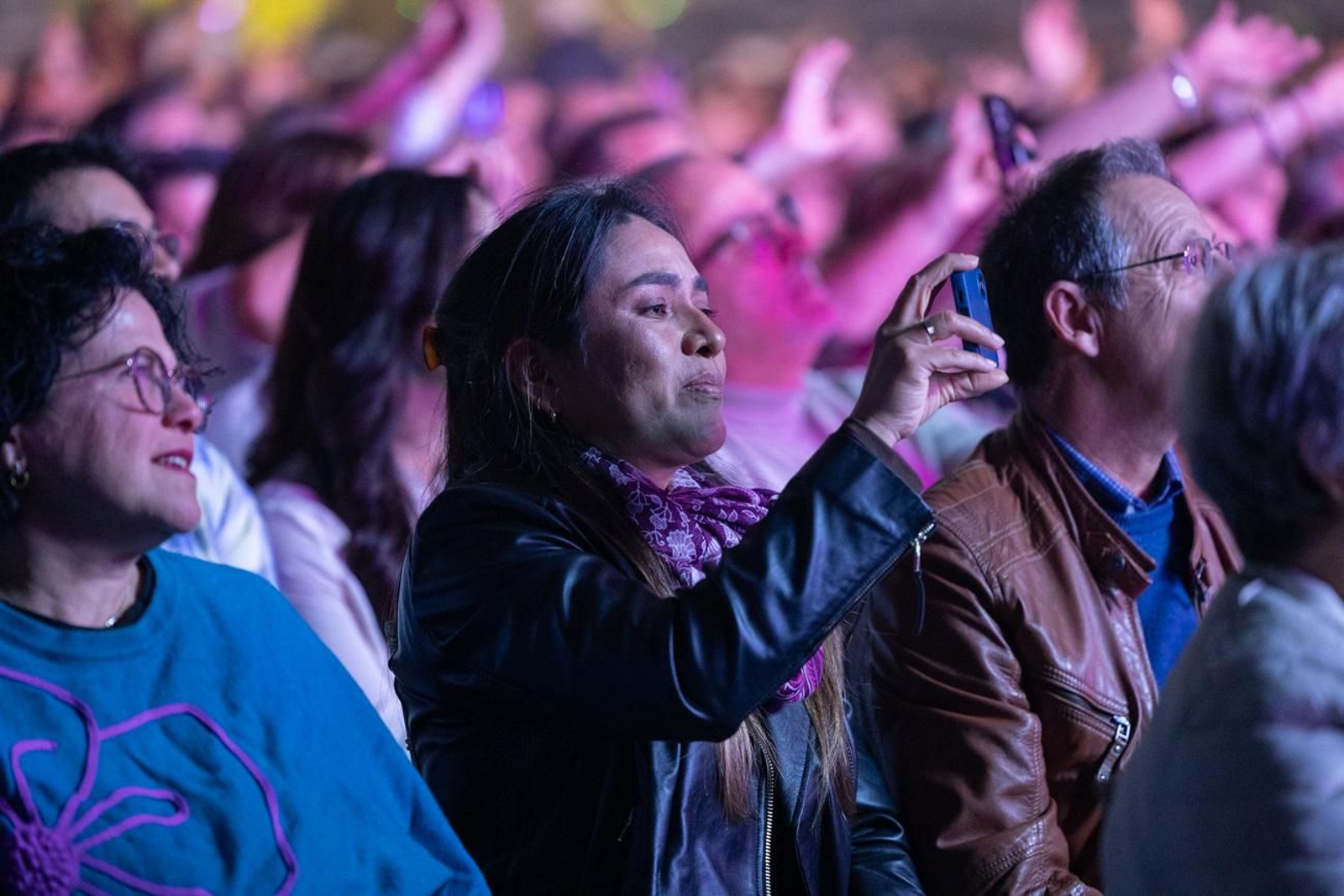 Así se disfruta en Jaén del concierto de Raphael, "Raphaelísimo"