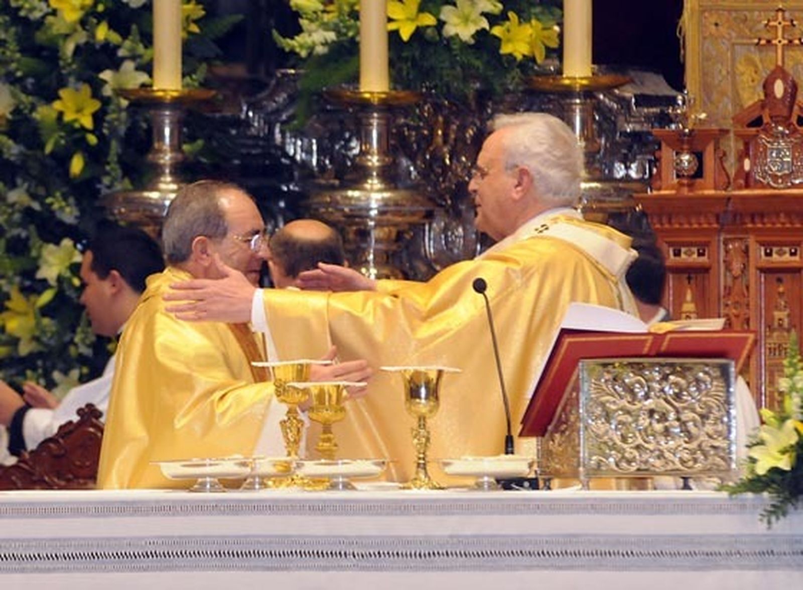 Monseñor Asenjo llega "para servir"