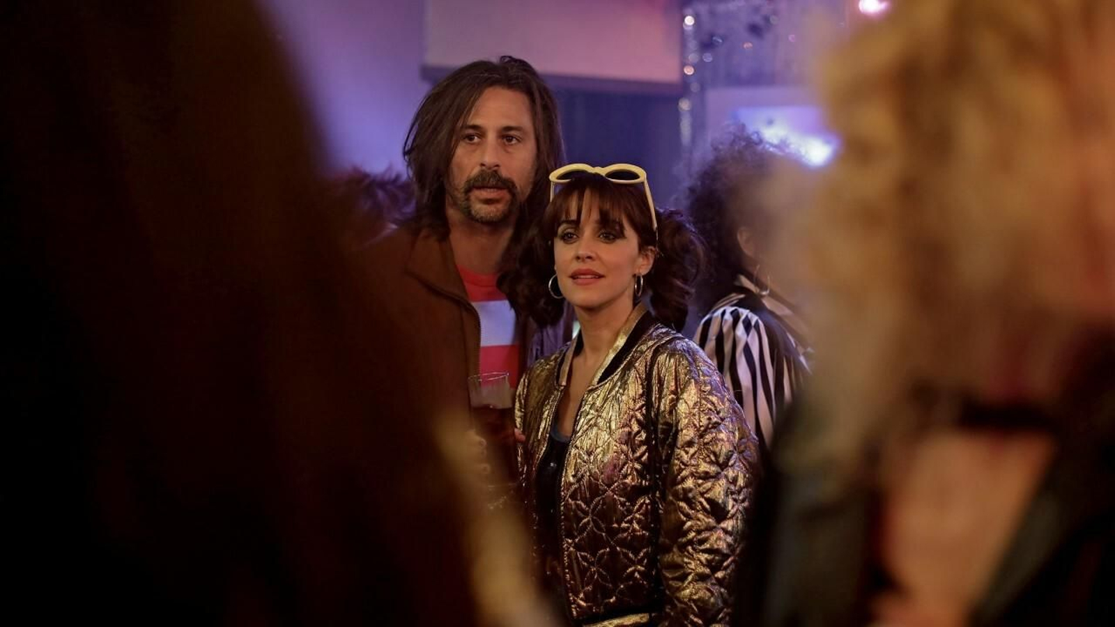 Hugo Silva, Pacino, regresa también a su época de los 80, acompañado de Lola (Macarena García)