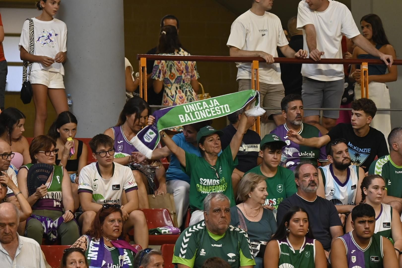 Las mejores fotos del ambiente en Vista Alegre para el Covirán Granada - Unicaja Málaga