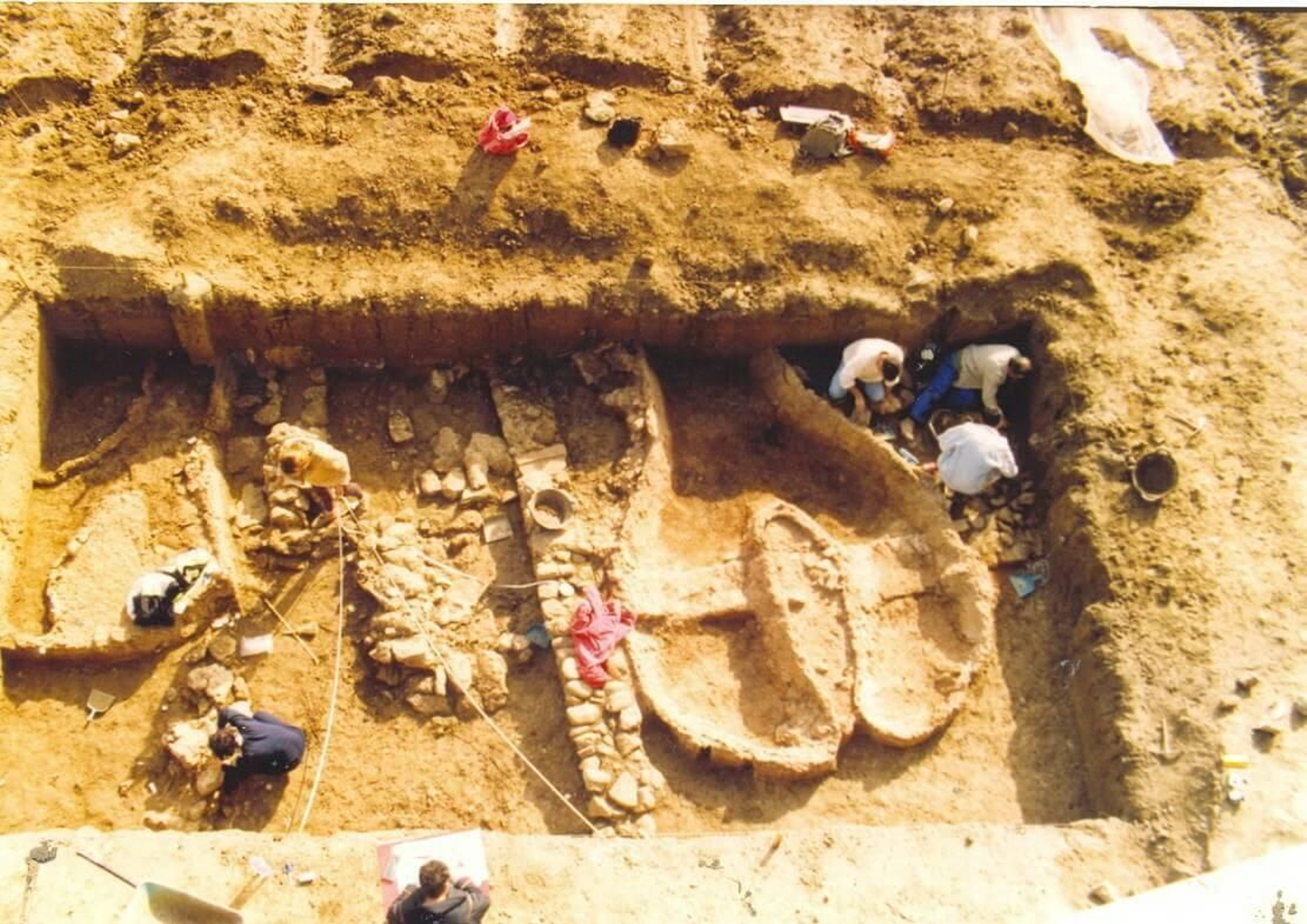 Excavación en el yacimiento fenicio del Cerro del Villar.