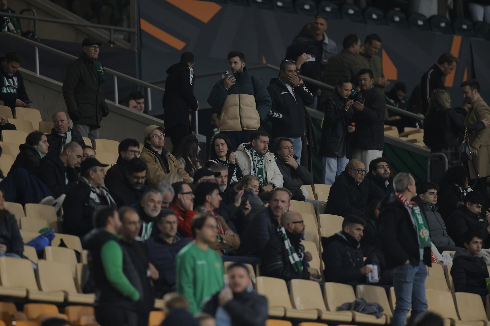 Búscate en las fotos del Betis - Utrecht