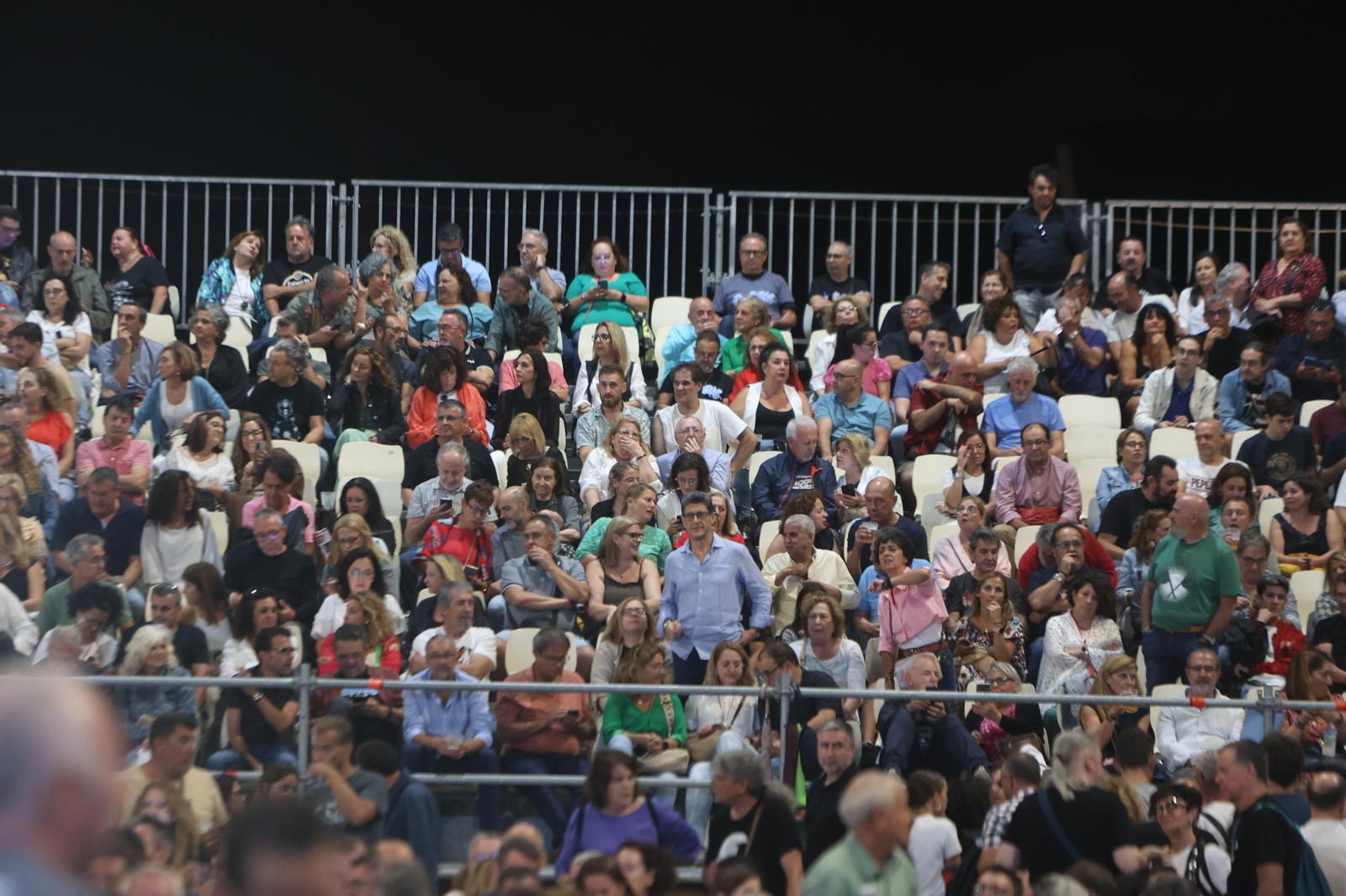 Búscate en el concierto de Miguel Ríos